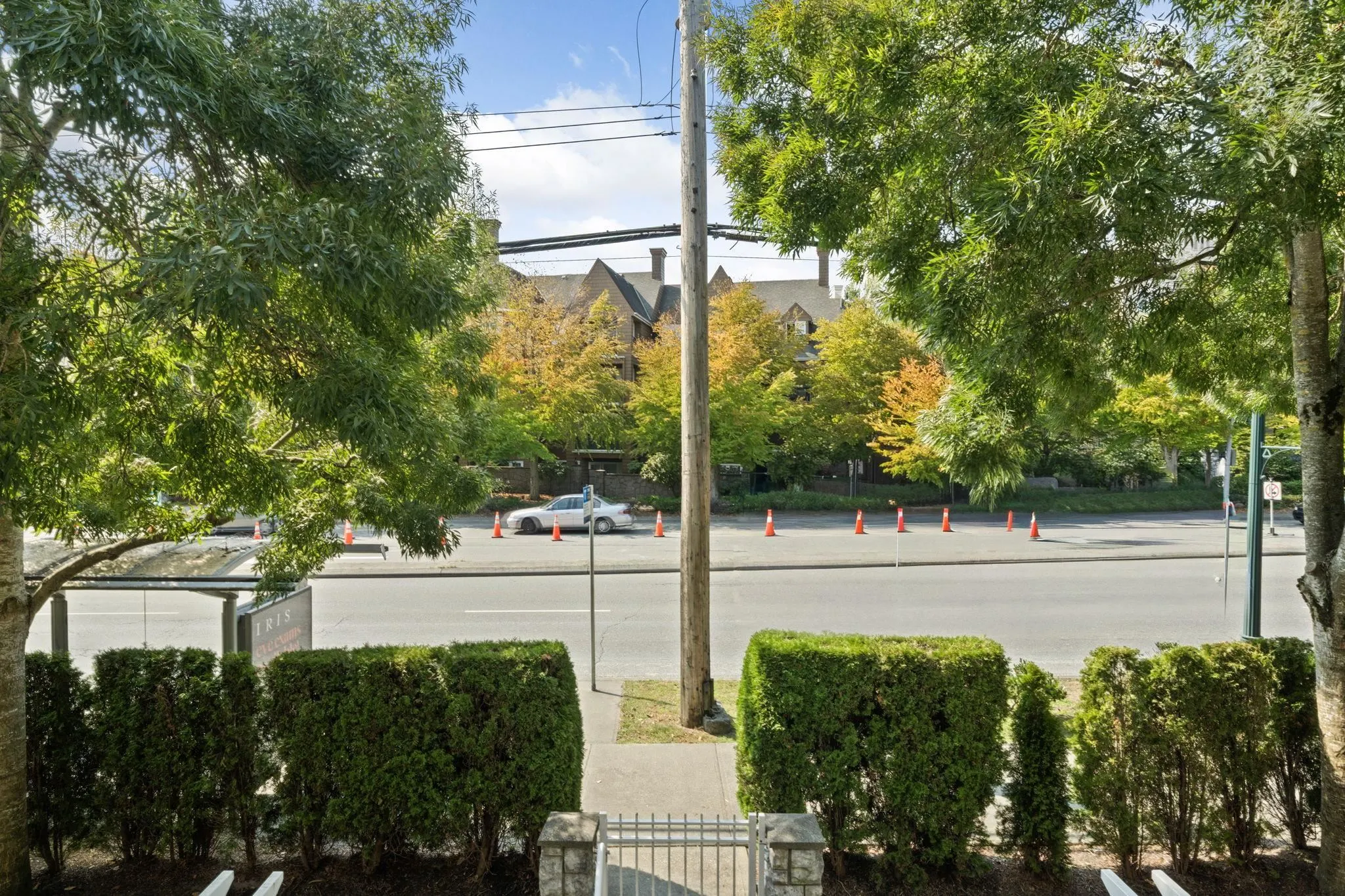 206 1375 View Crescent