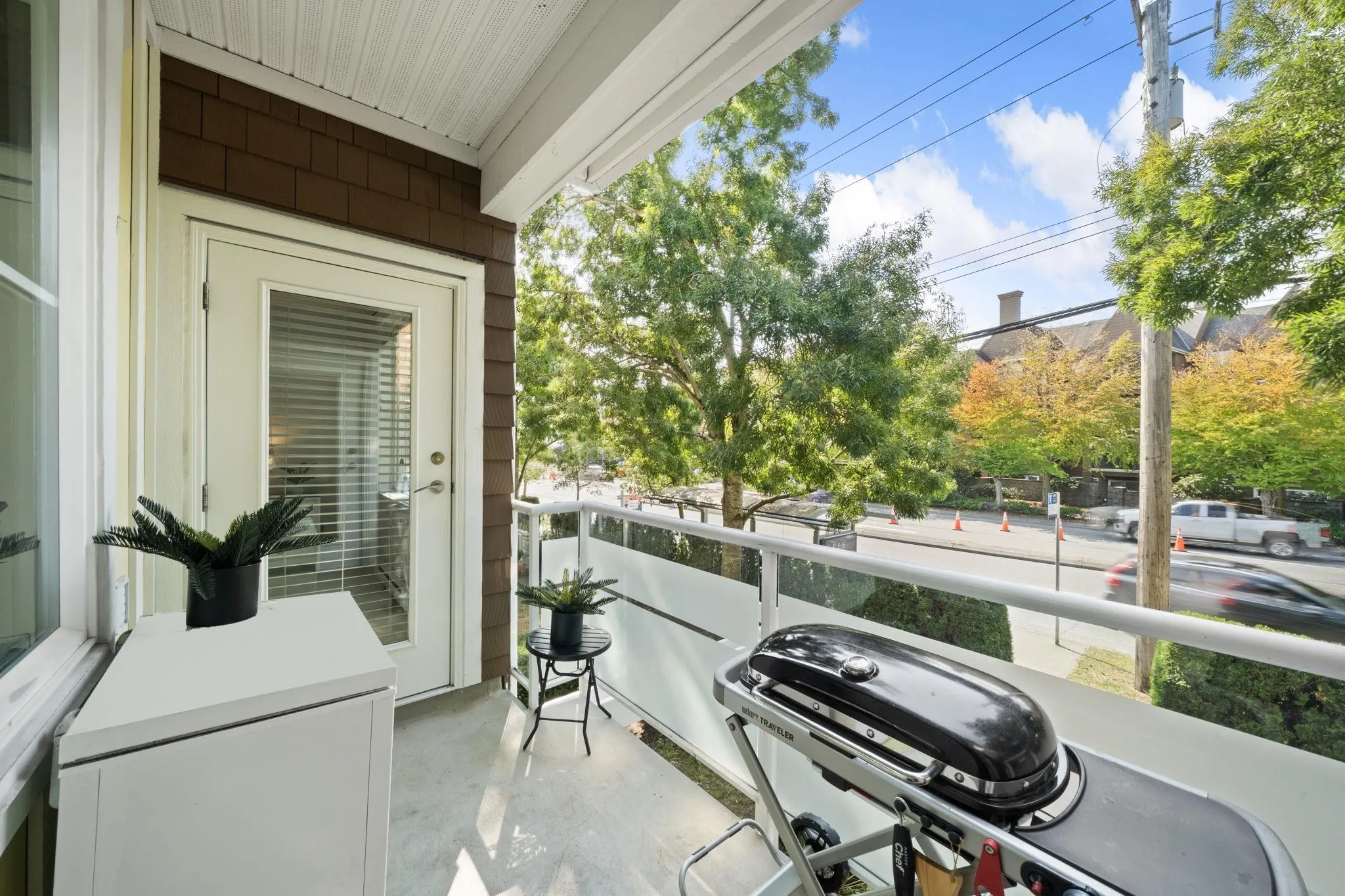 206 1375 View Crescent