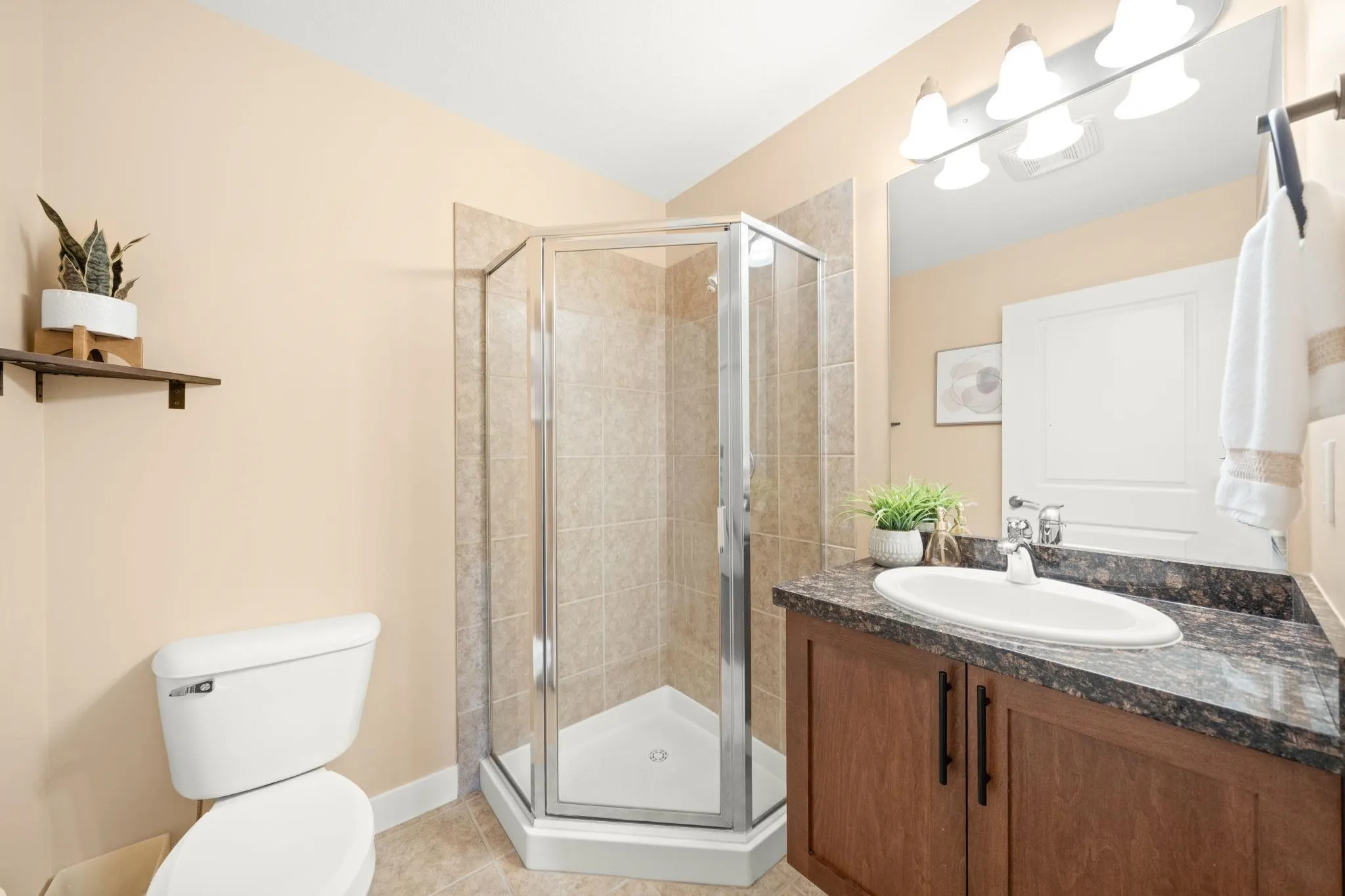 206 1375 View Crescent