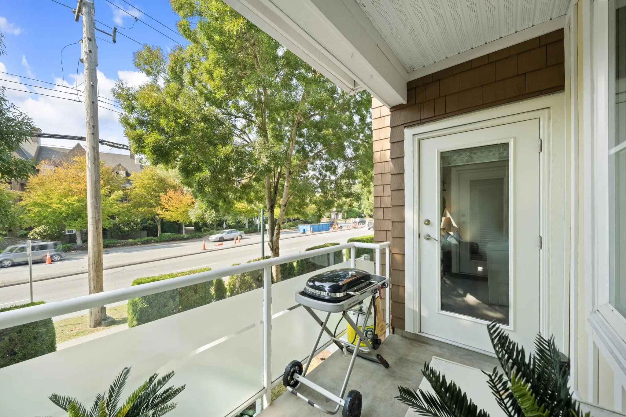206 1375 View Crescent