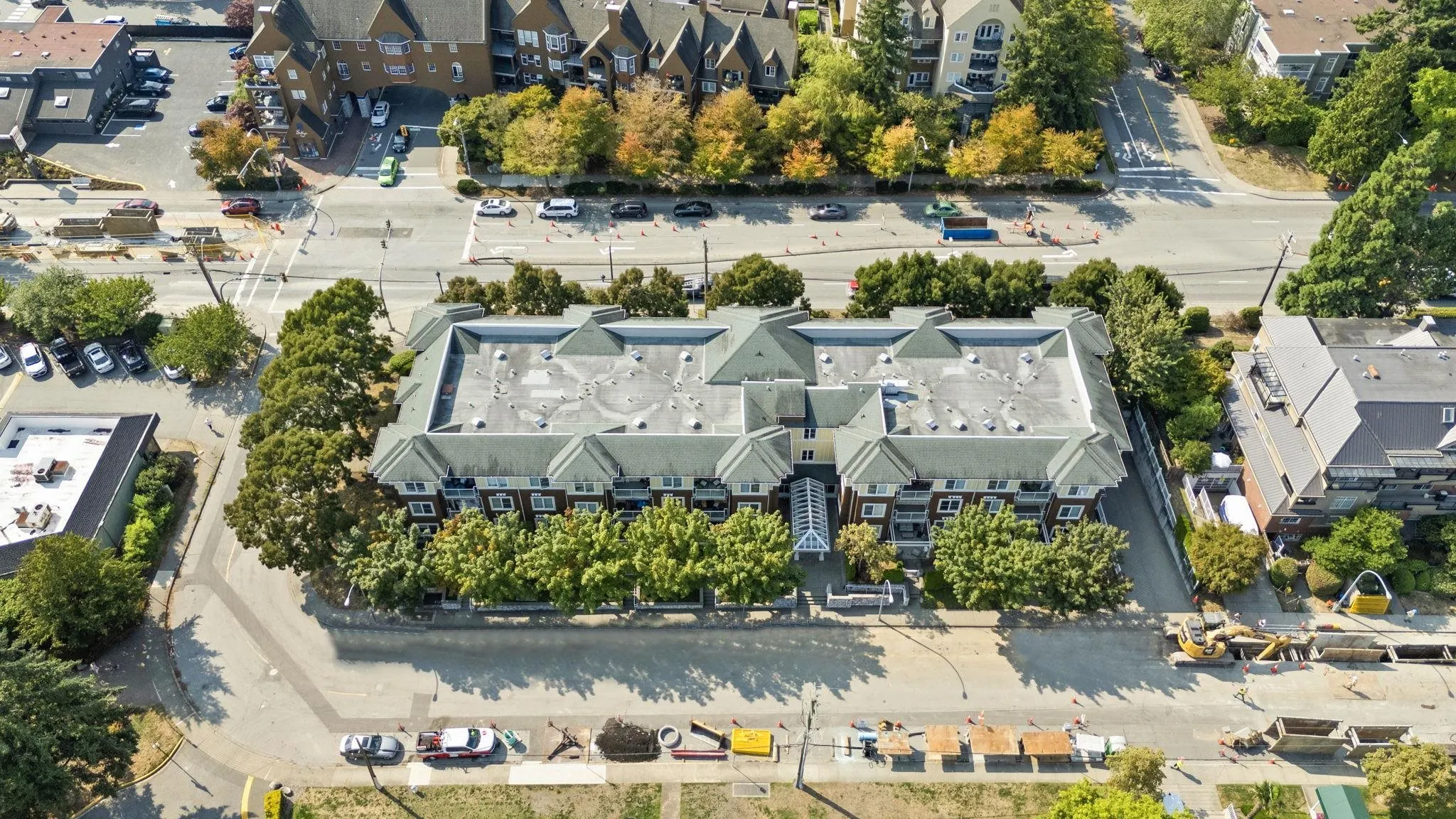 206 1375 View Crescent