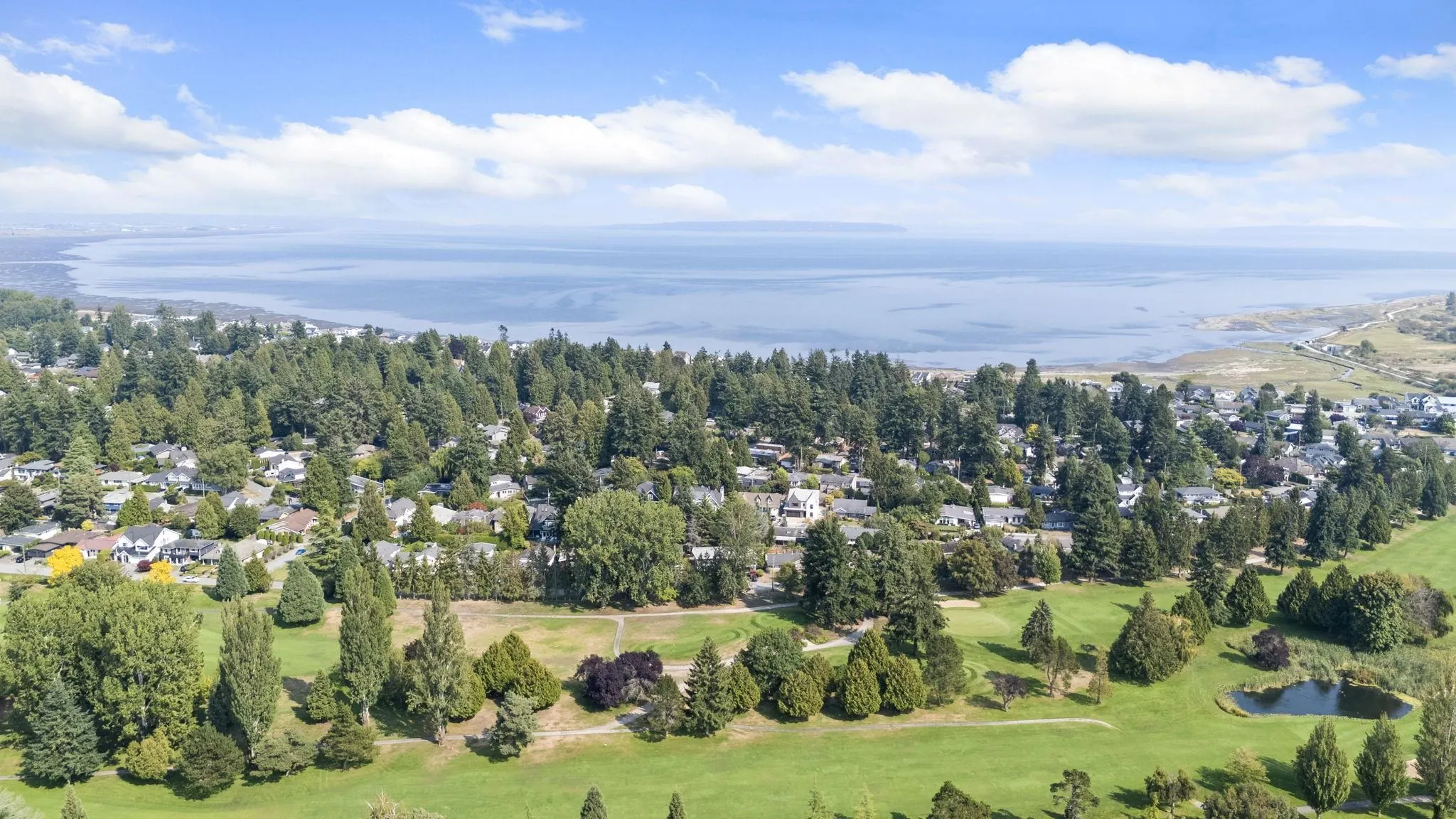 206 1375 View Crescent