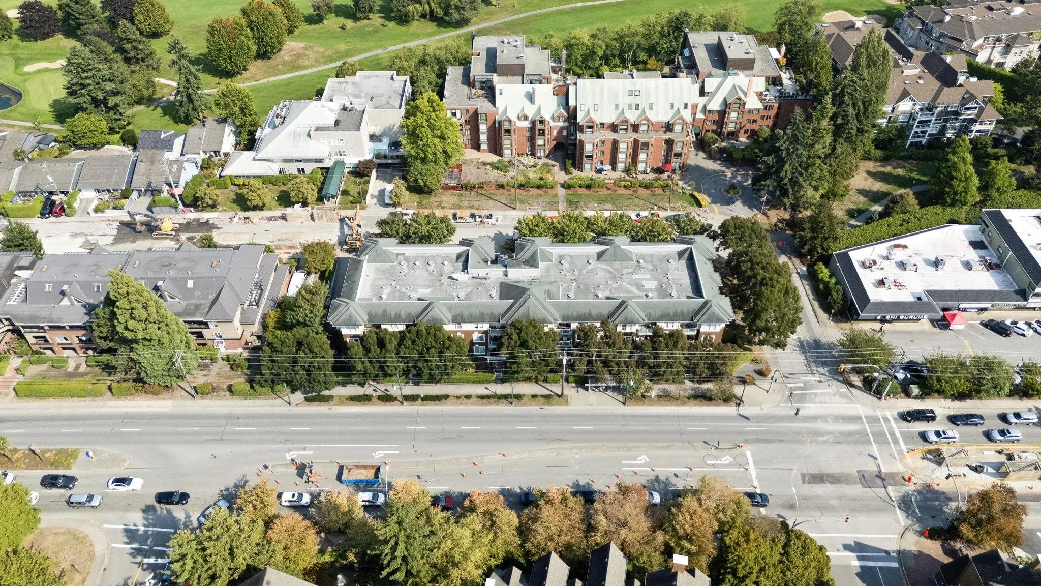 206 1375 View Crescent