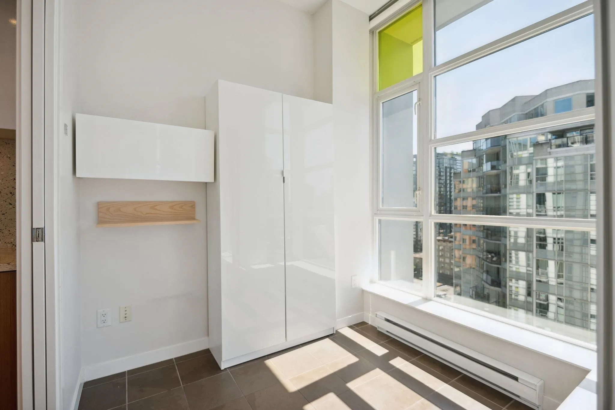 1206 1205 Howe Street