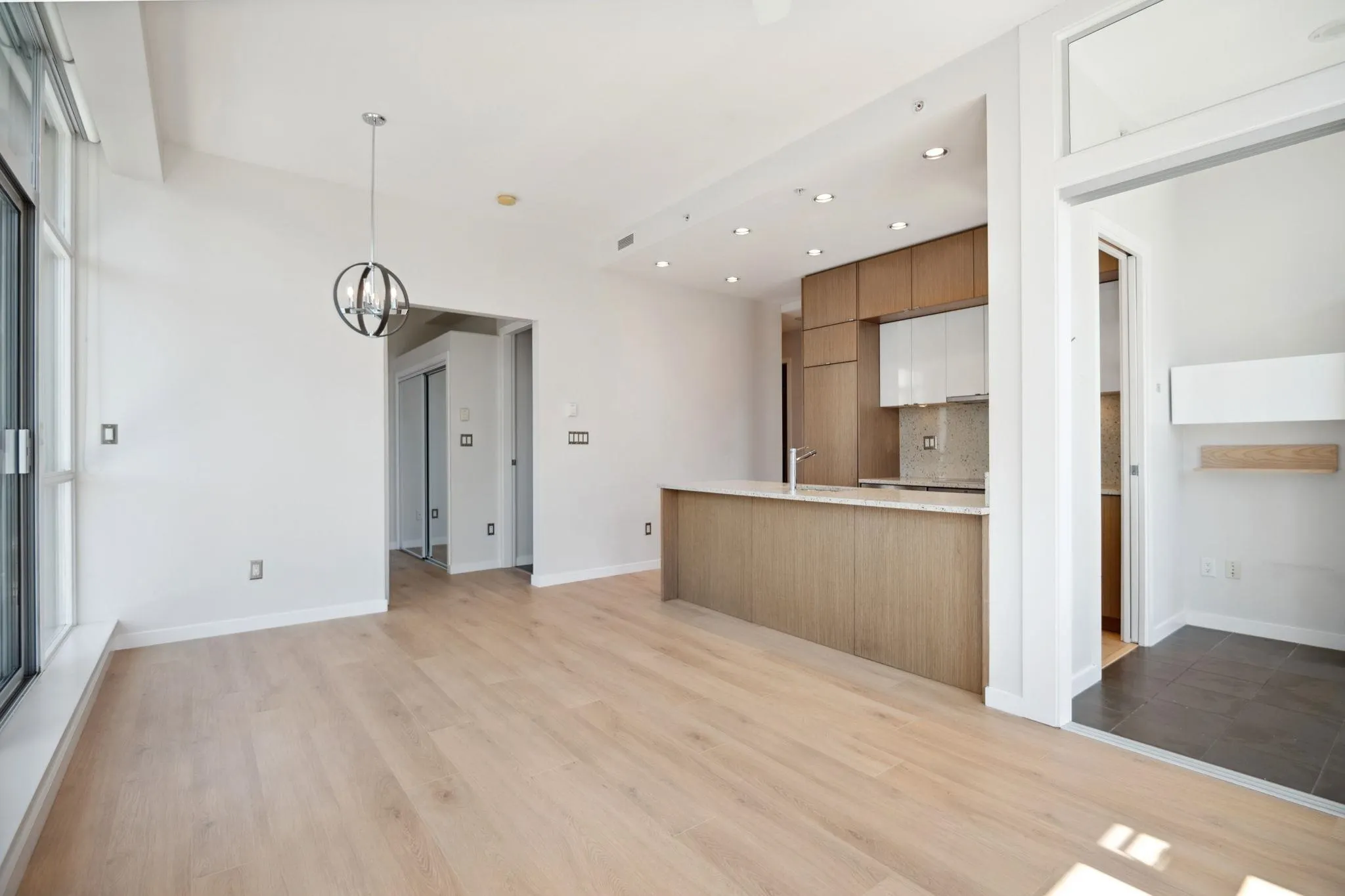 1206 1205 Howe Street