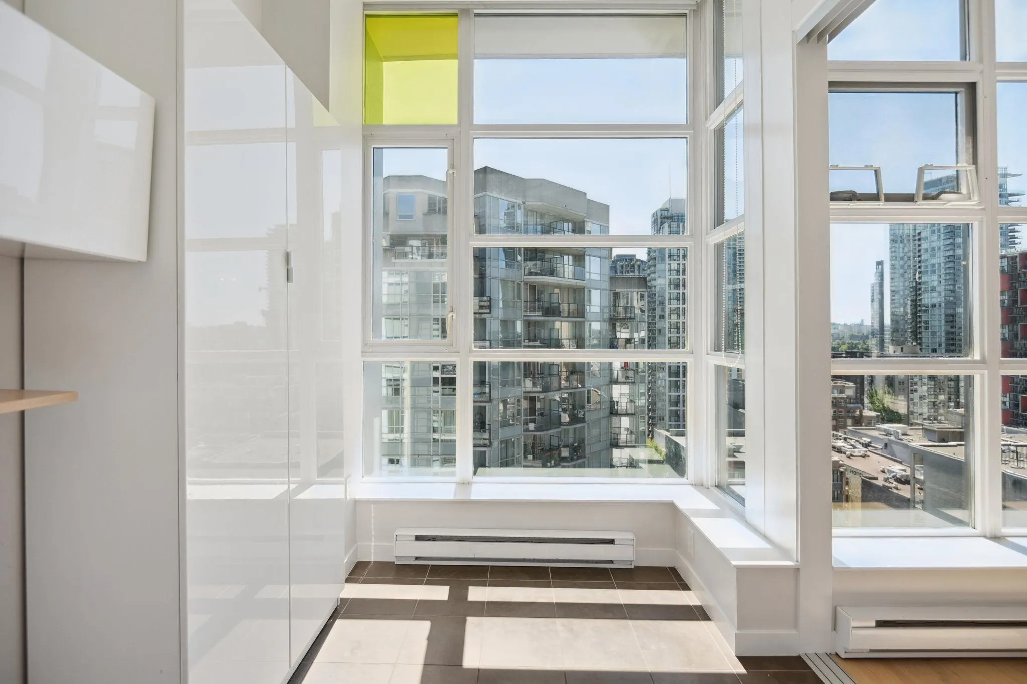 1206 1205 Howe Street