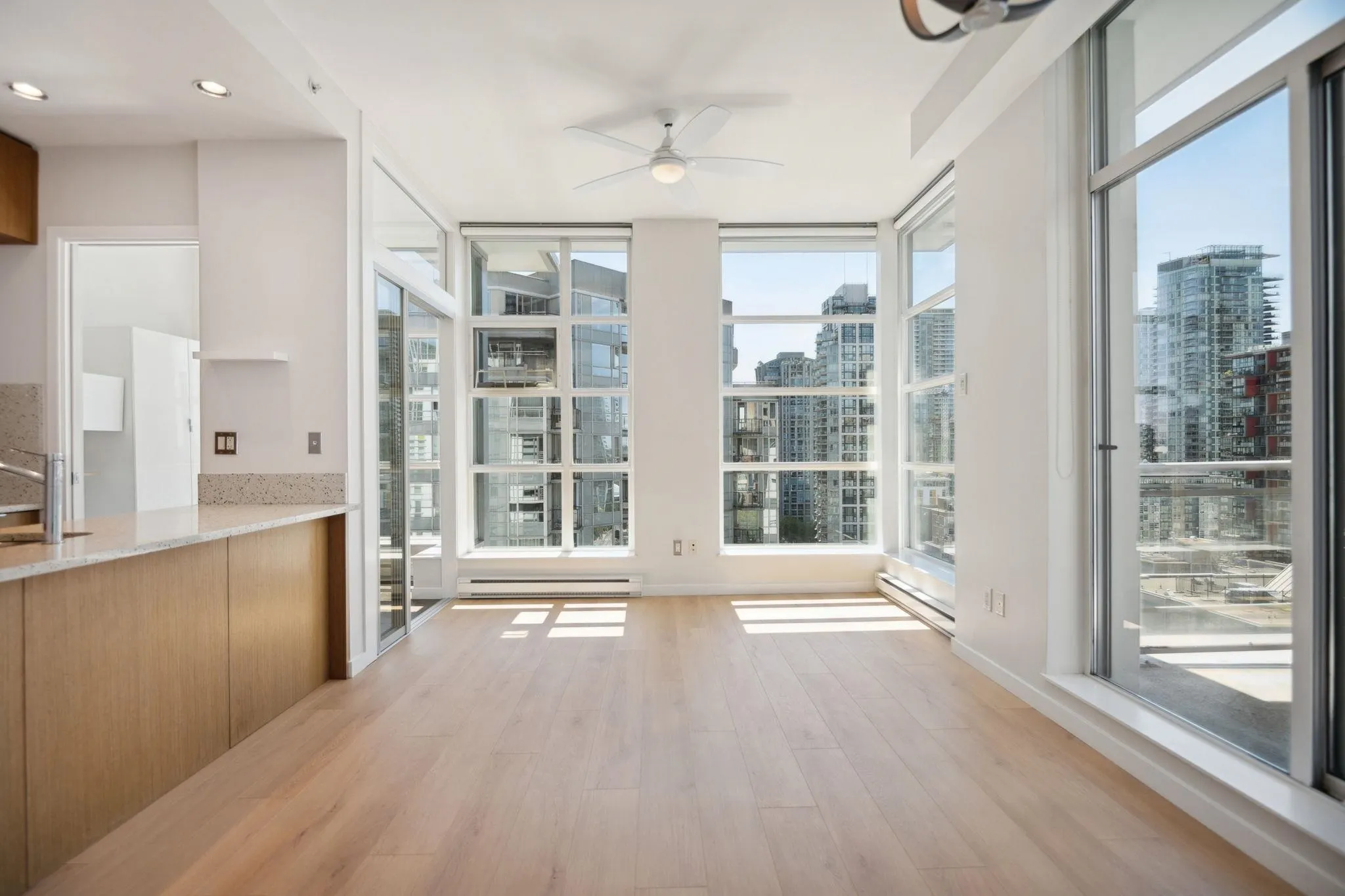 1206 1205 Howe Street