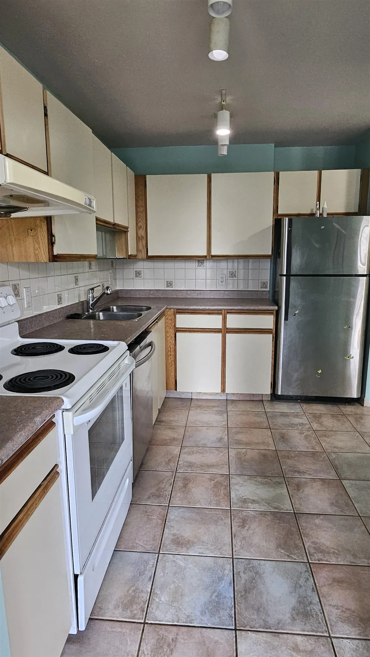 203 6540 Burlington Avenue