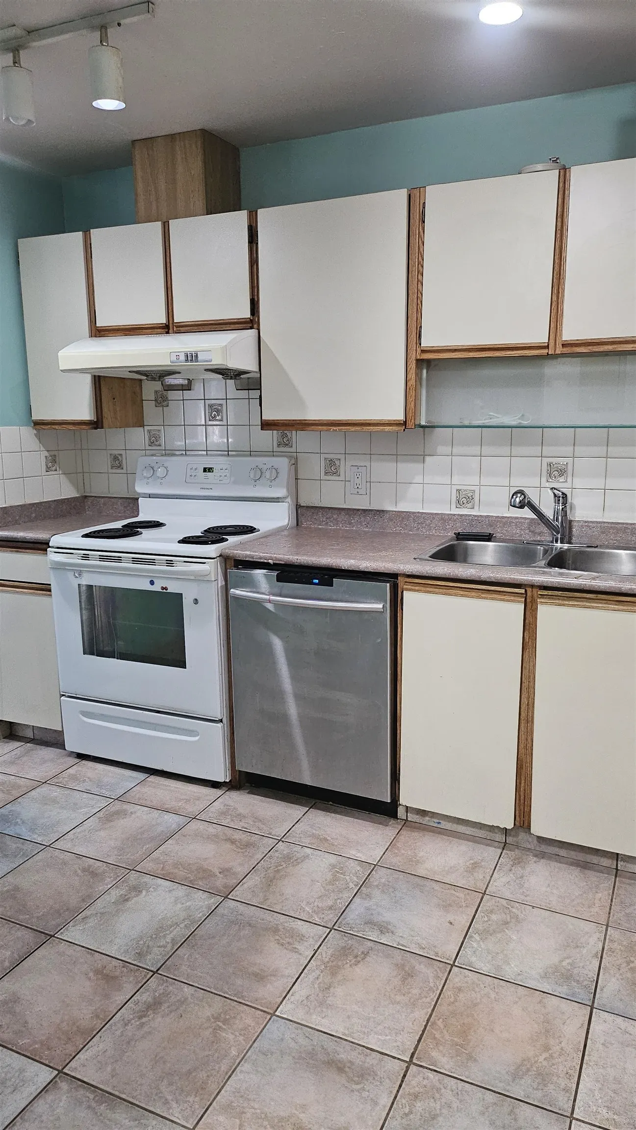 203 6540 Burlington Avenue