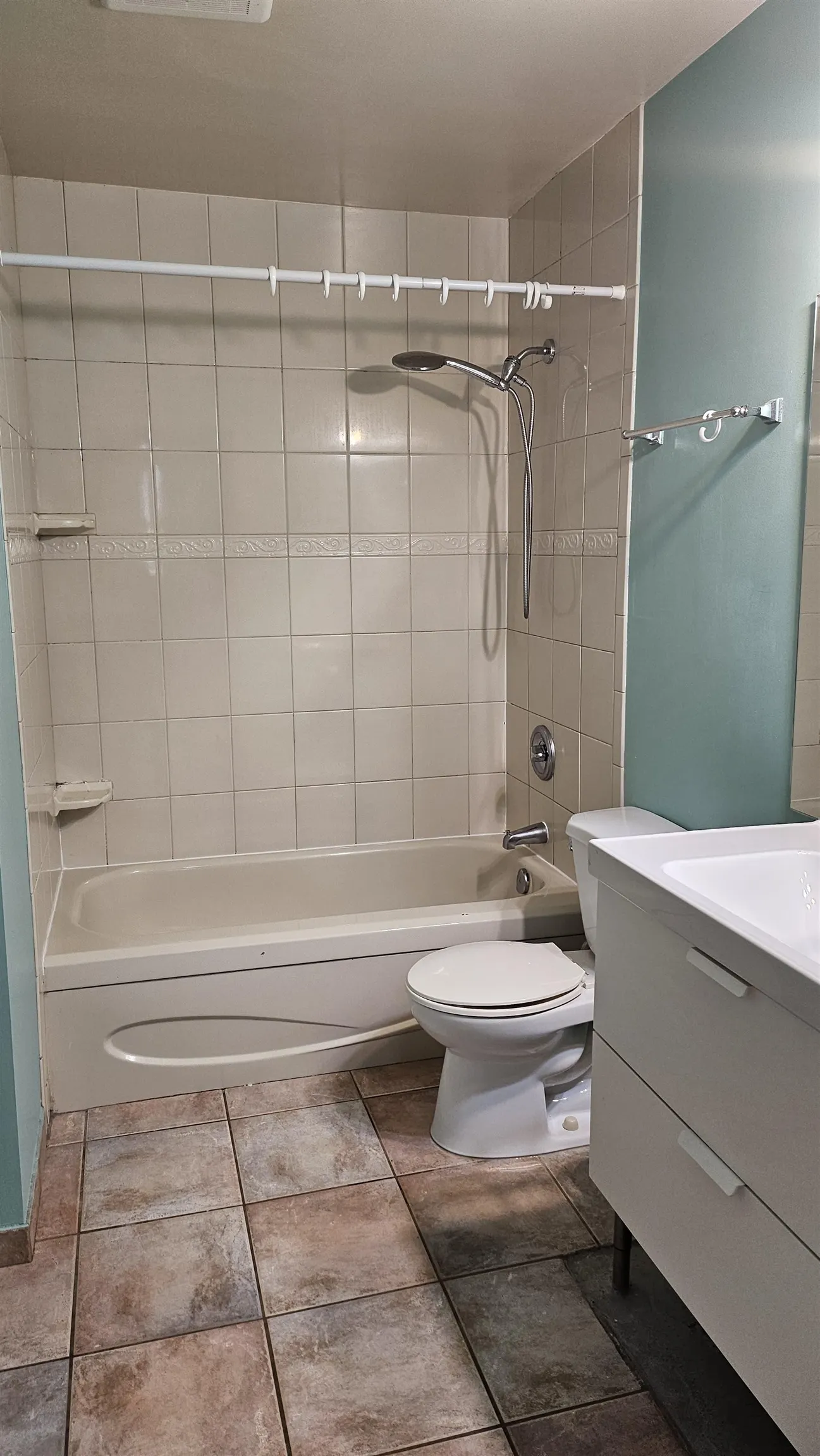 203 6540 Burlington Avenue