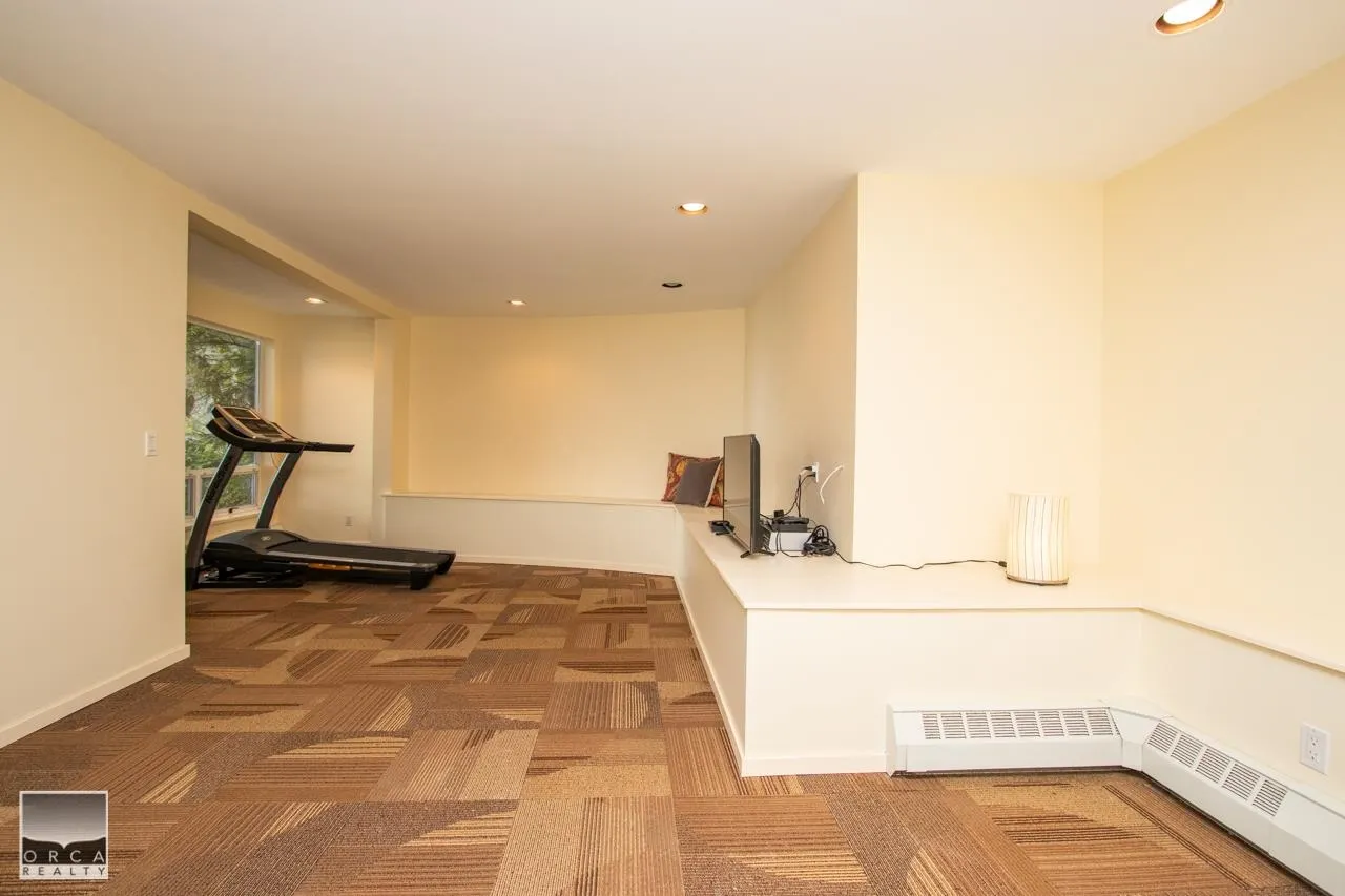 5215 (Basement) Gulf Place