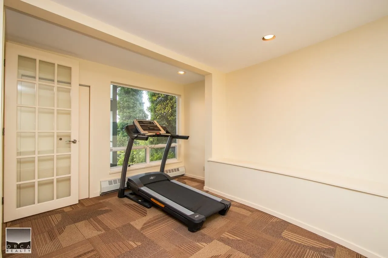 5215 (Basement) Gulf Place