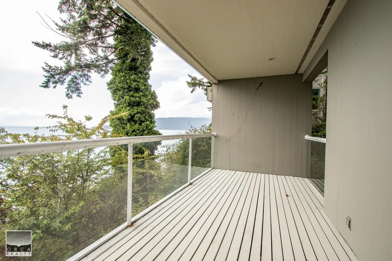 5215 (Basement) Gulf Place