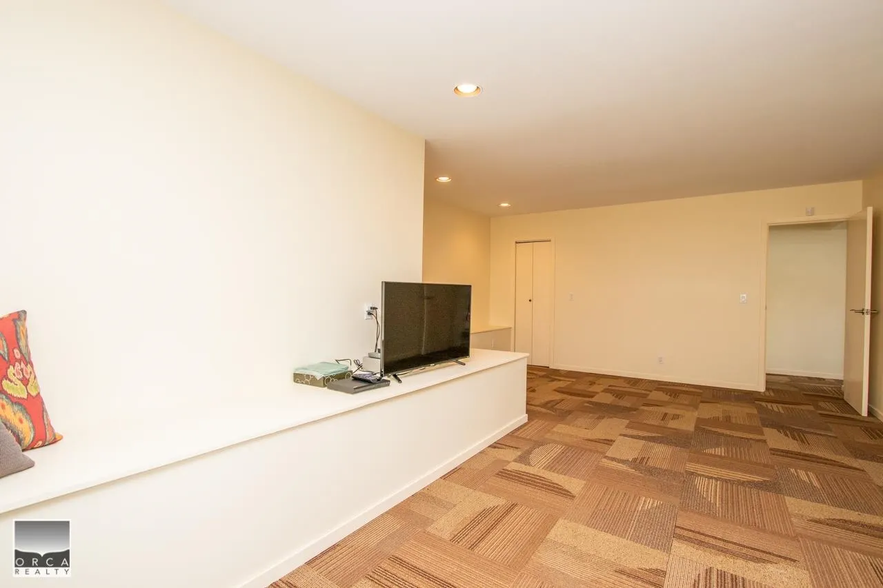 5215 (Basement) Gulf Place