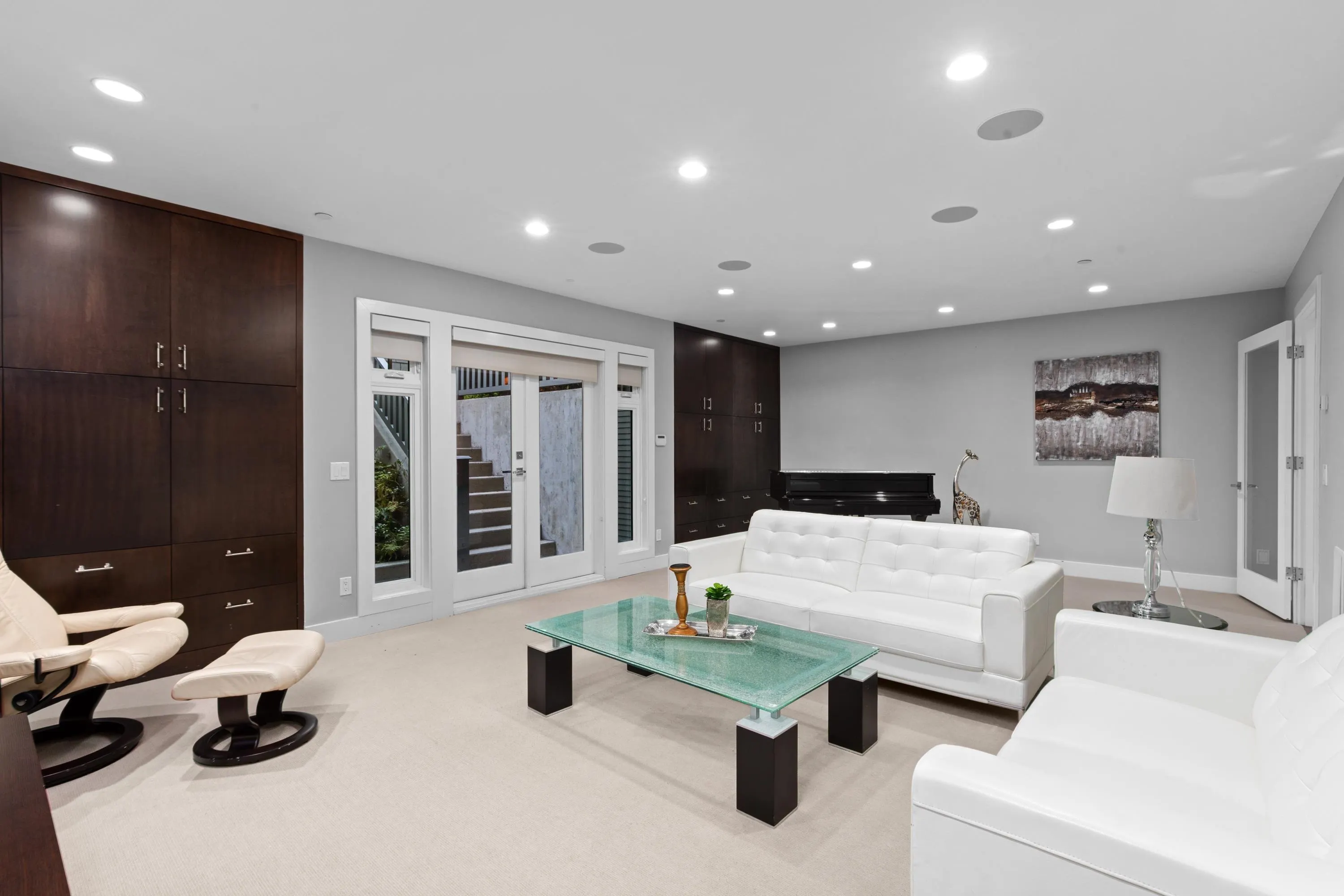5390 Elm Street
