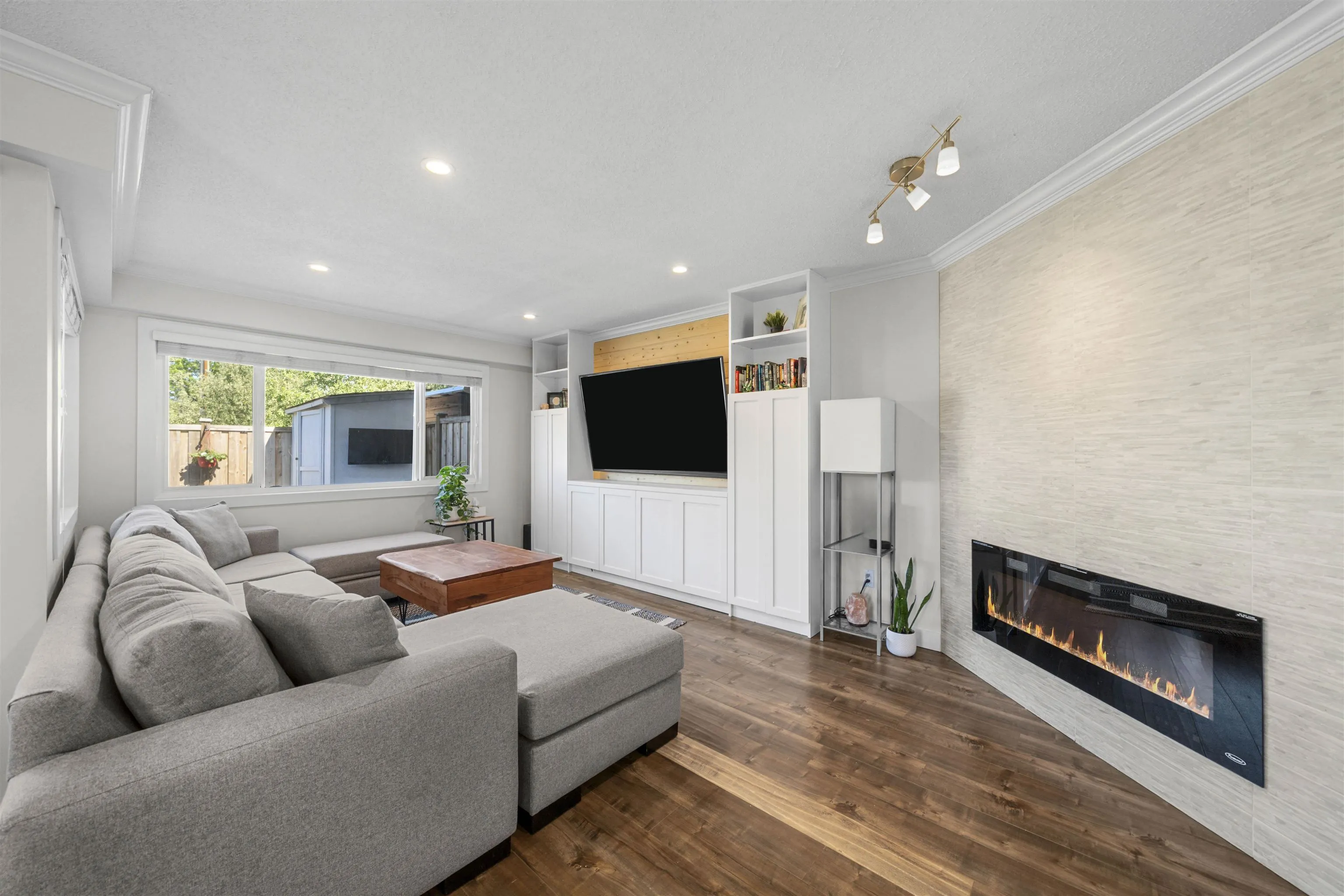 4800 Trimaran Drive