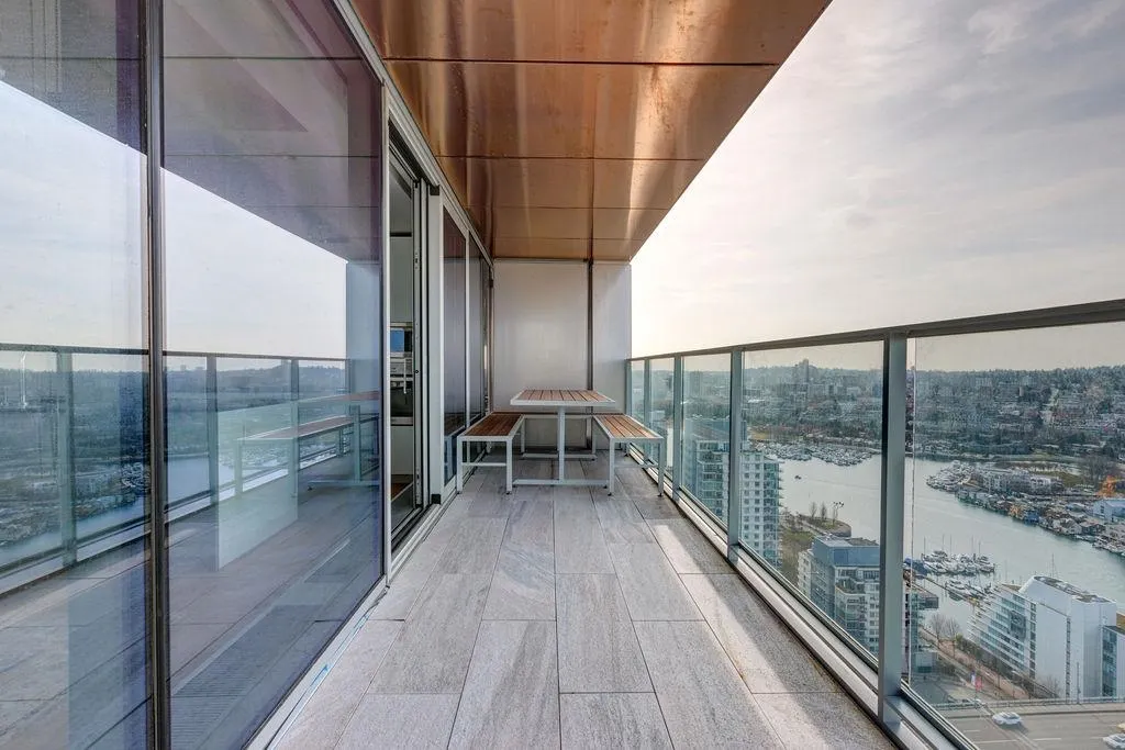 3703 1480 Howe Street