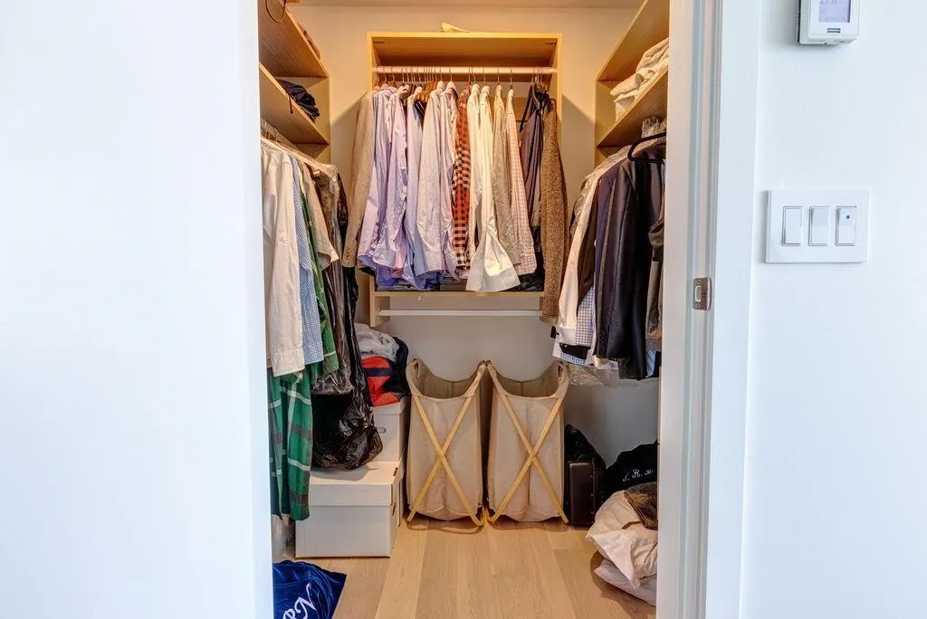 3703 1480 Howe Street