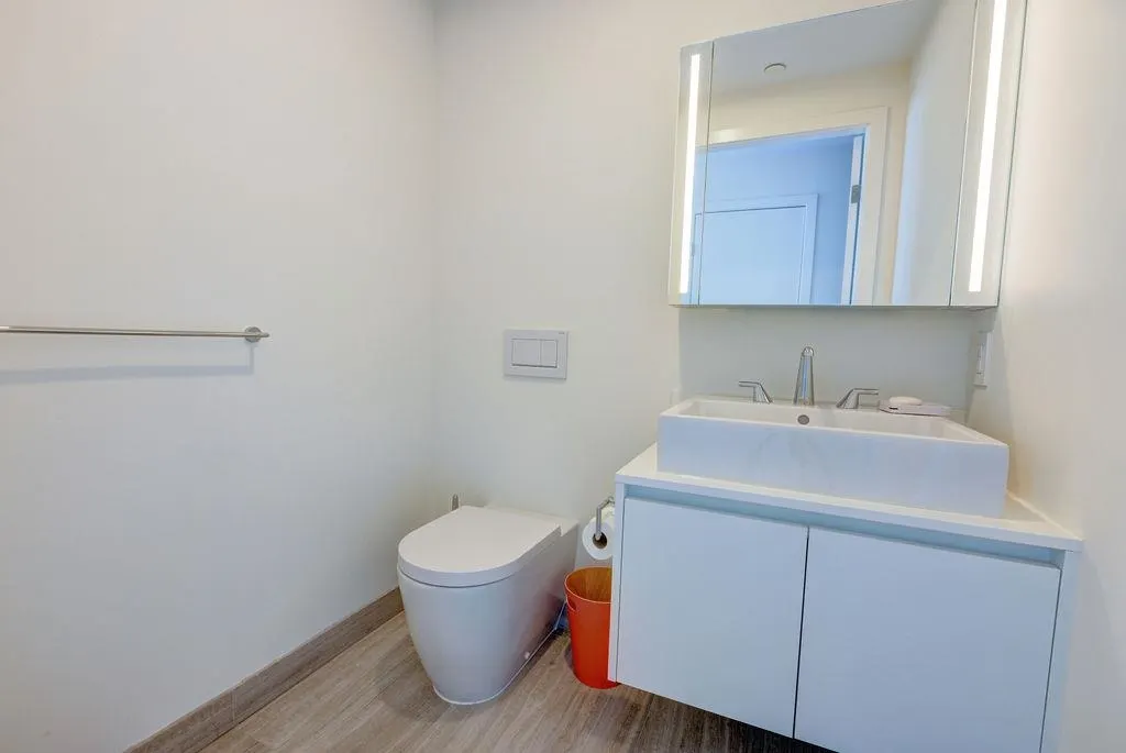 3703 1480 Howe Street