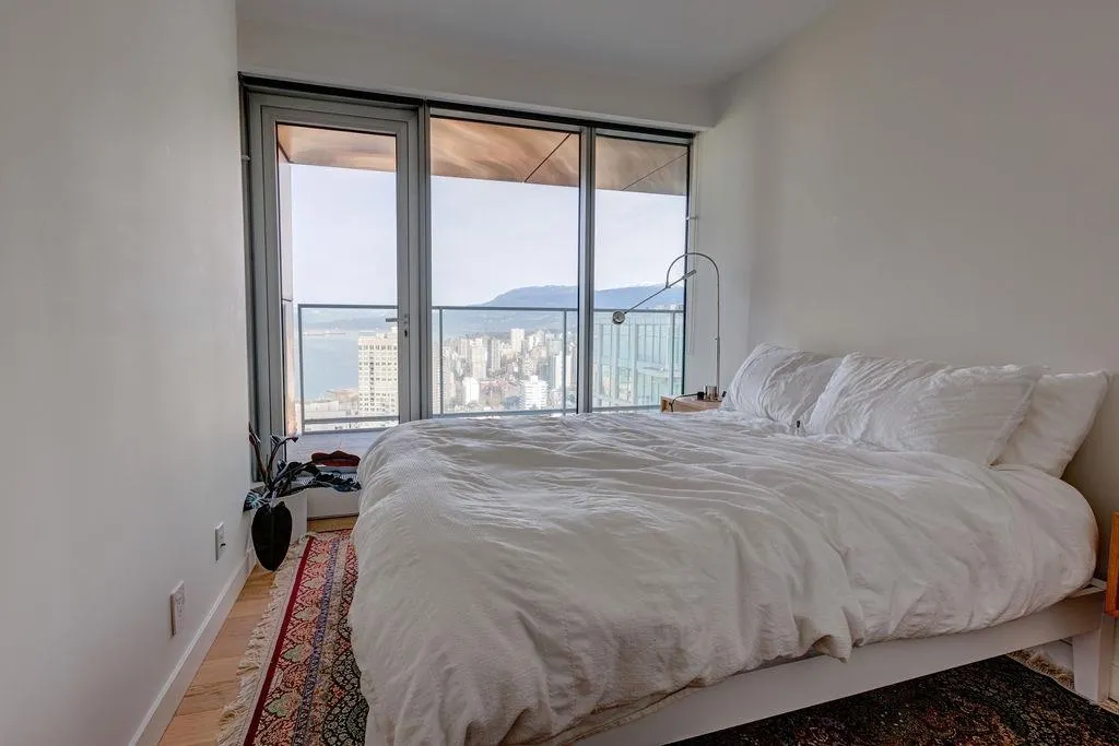 3703 1480 Howe Street