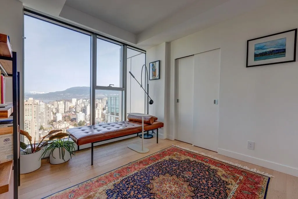 3703 1480 Howe Street