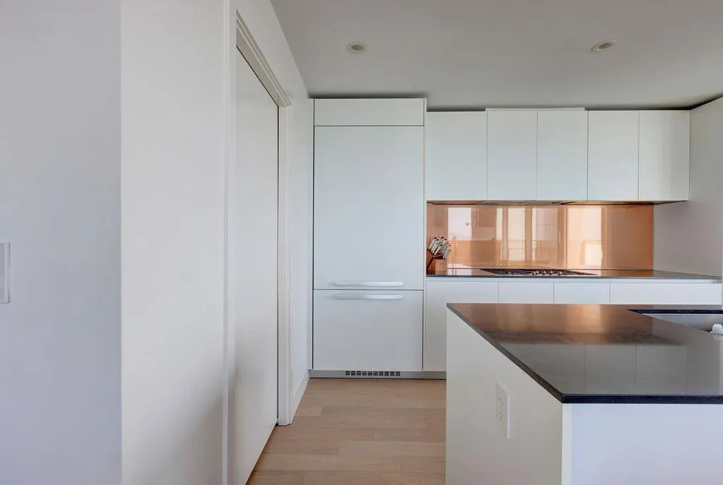 3703 1480 Howe Street