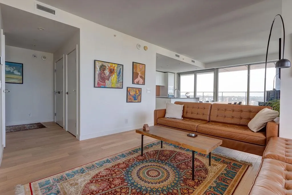 3703 1480 Howe Street