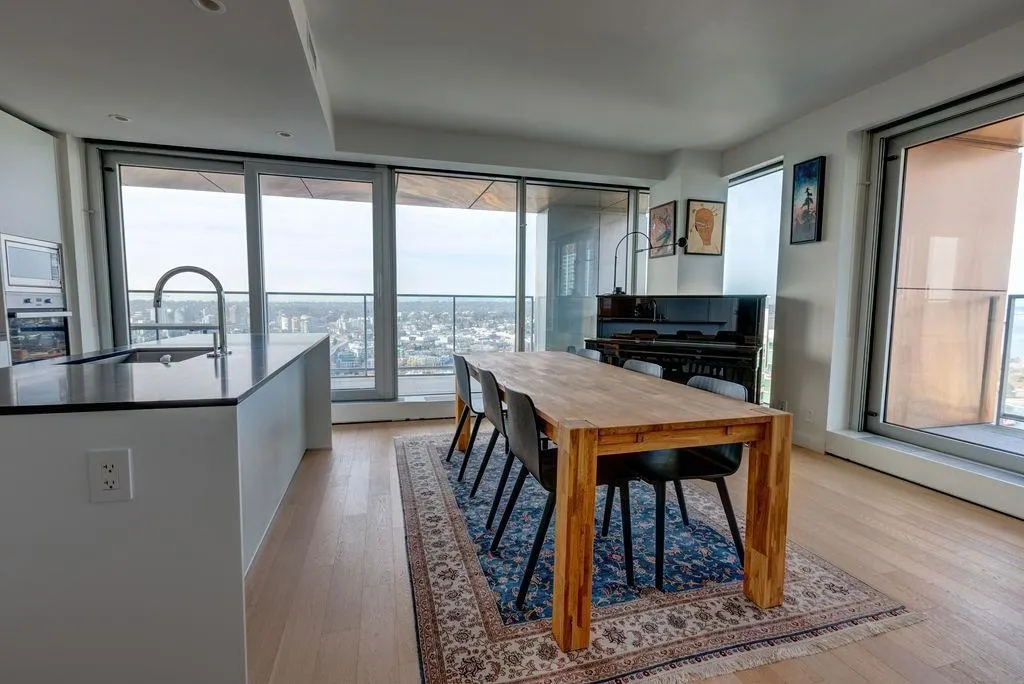 3703 1480 Howe Street