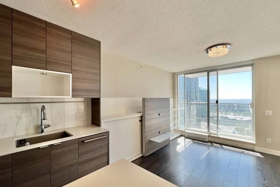 3212 13398 104 Avenue