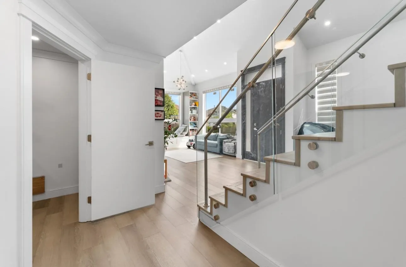 5320 Rowling Place