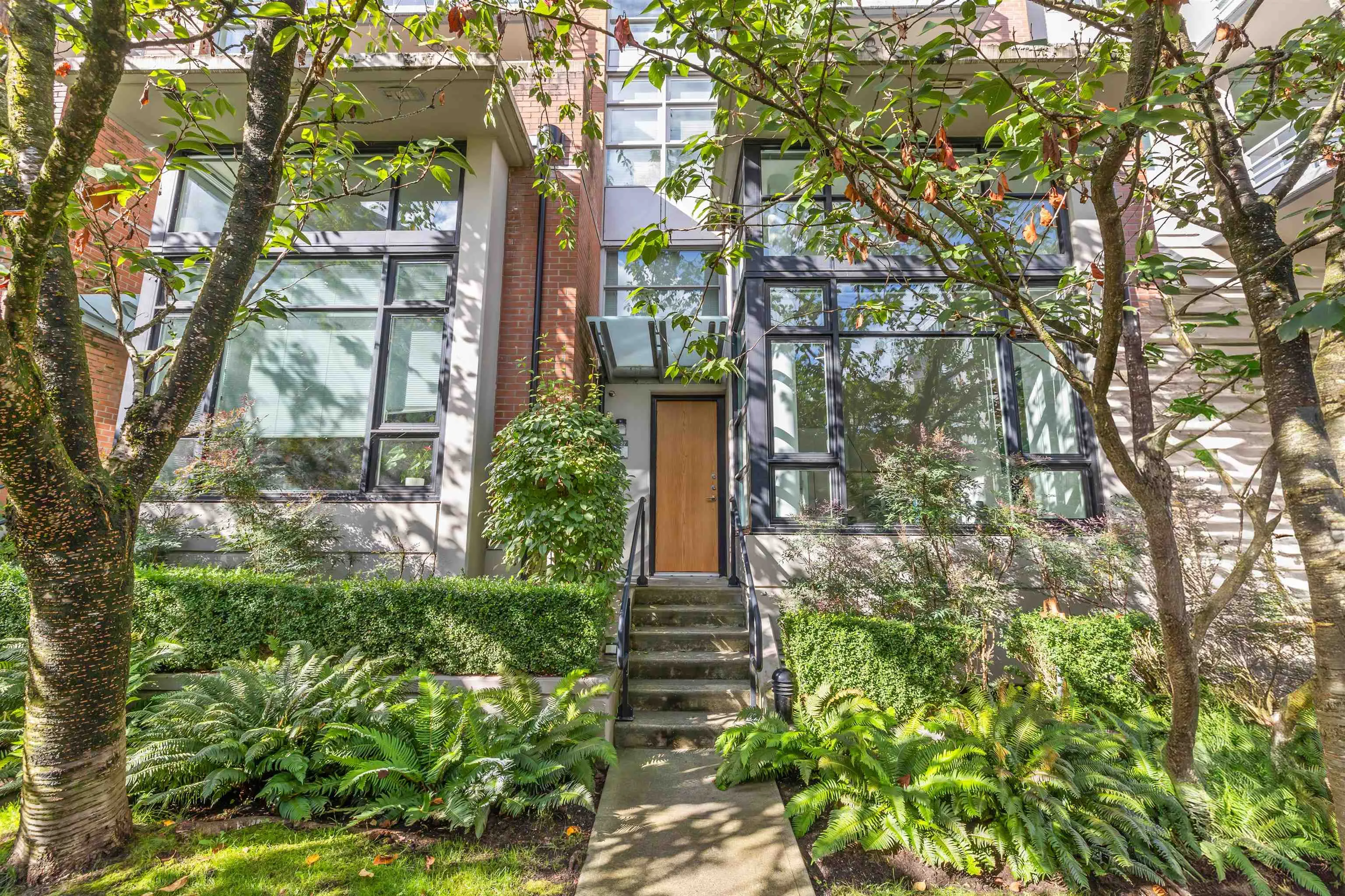 2727 Sophia Street