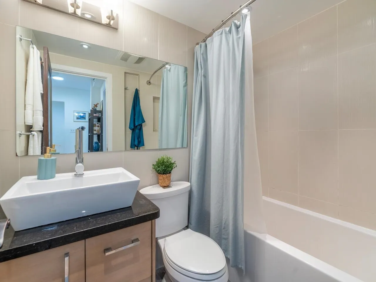 408 1549 Kitchener Street