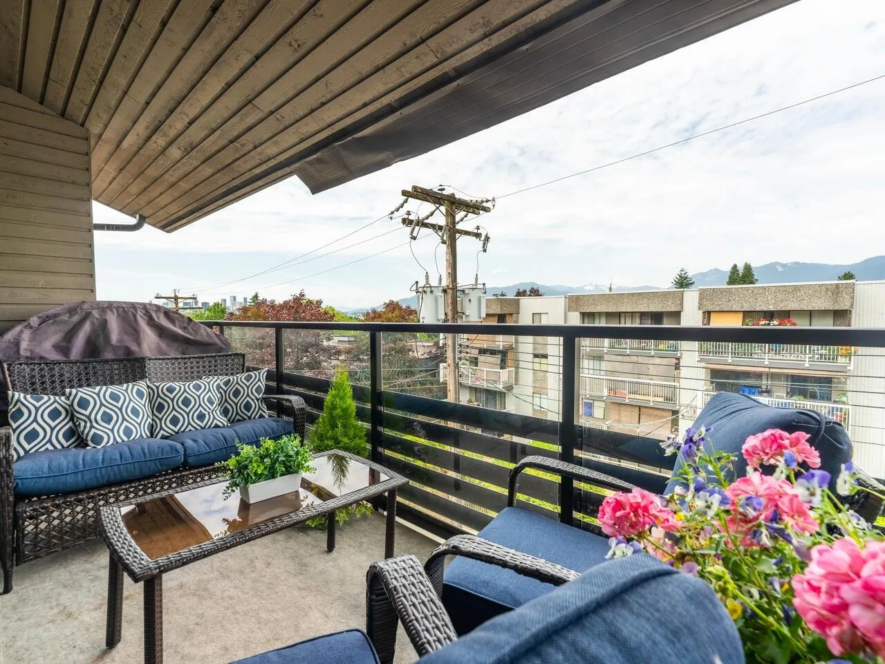 408 1549 Kitchener Street
