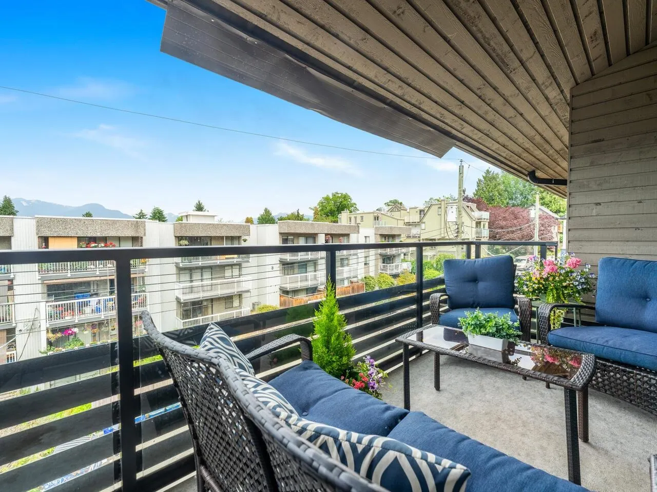 408 1549 Kitchener Street
