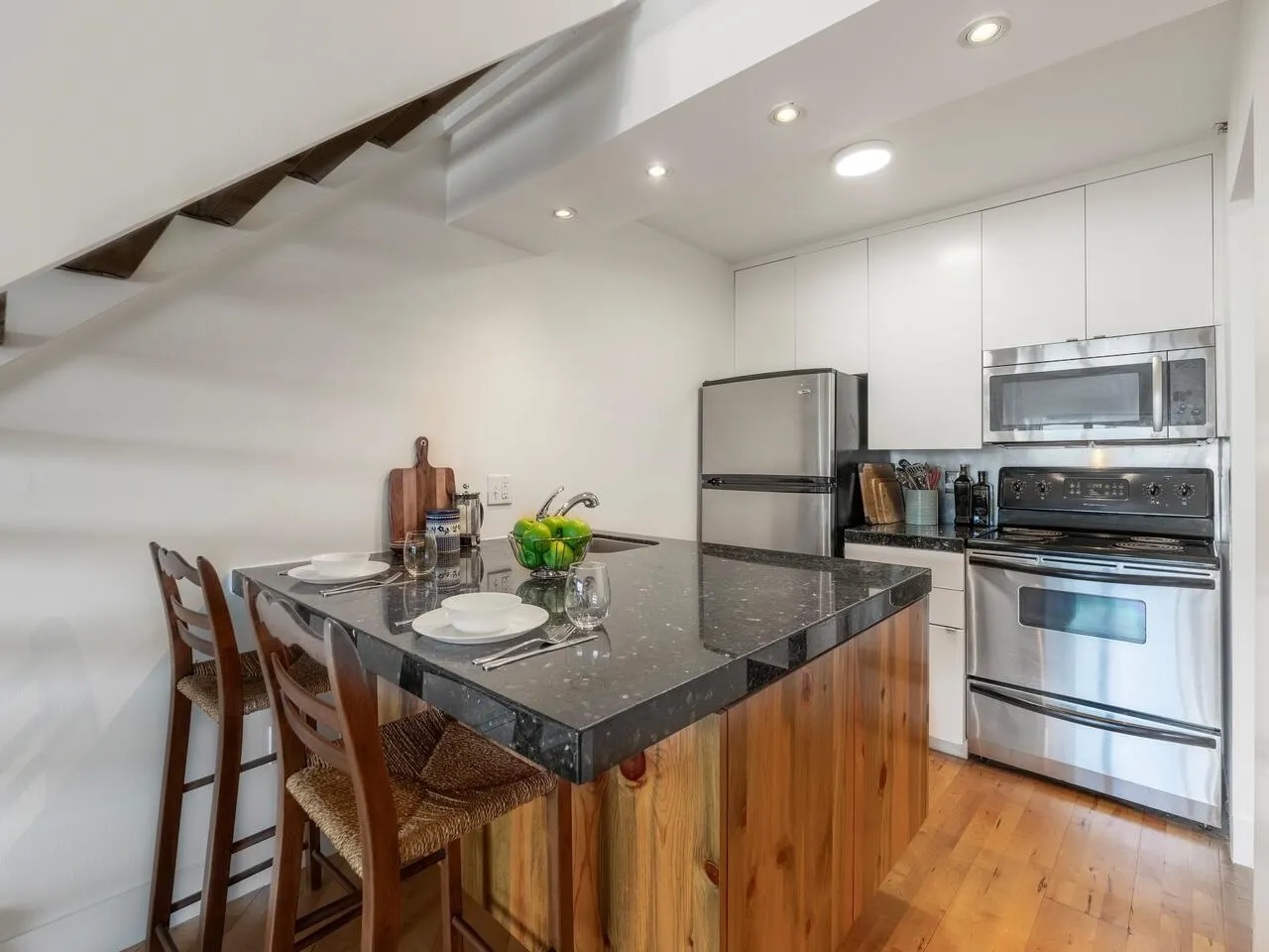 408 1549 Kitchener Street