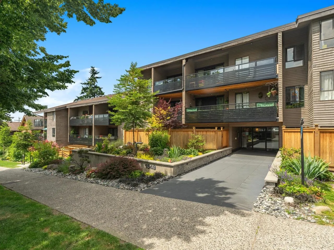 408 1549 Kitchener Street