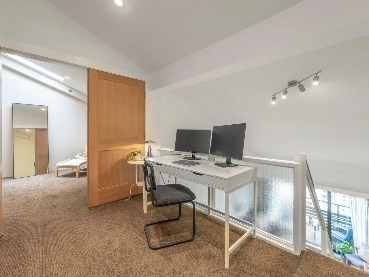 408 1549 Kitchener Street