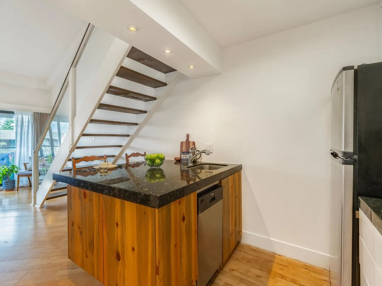 408 1549 Kitchener Street