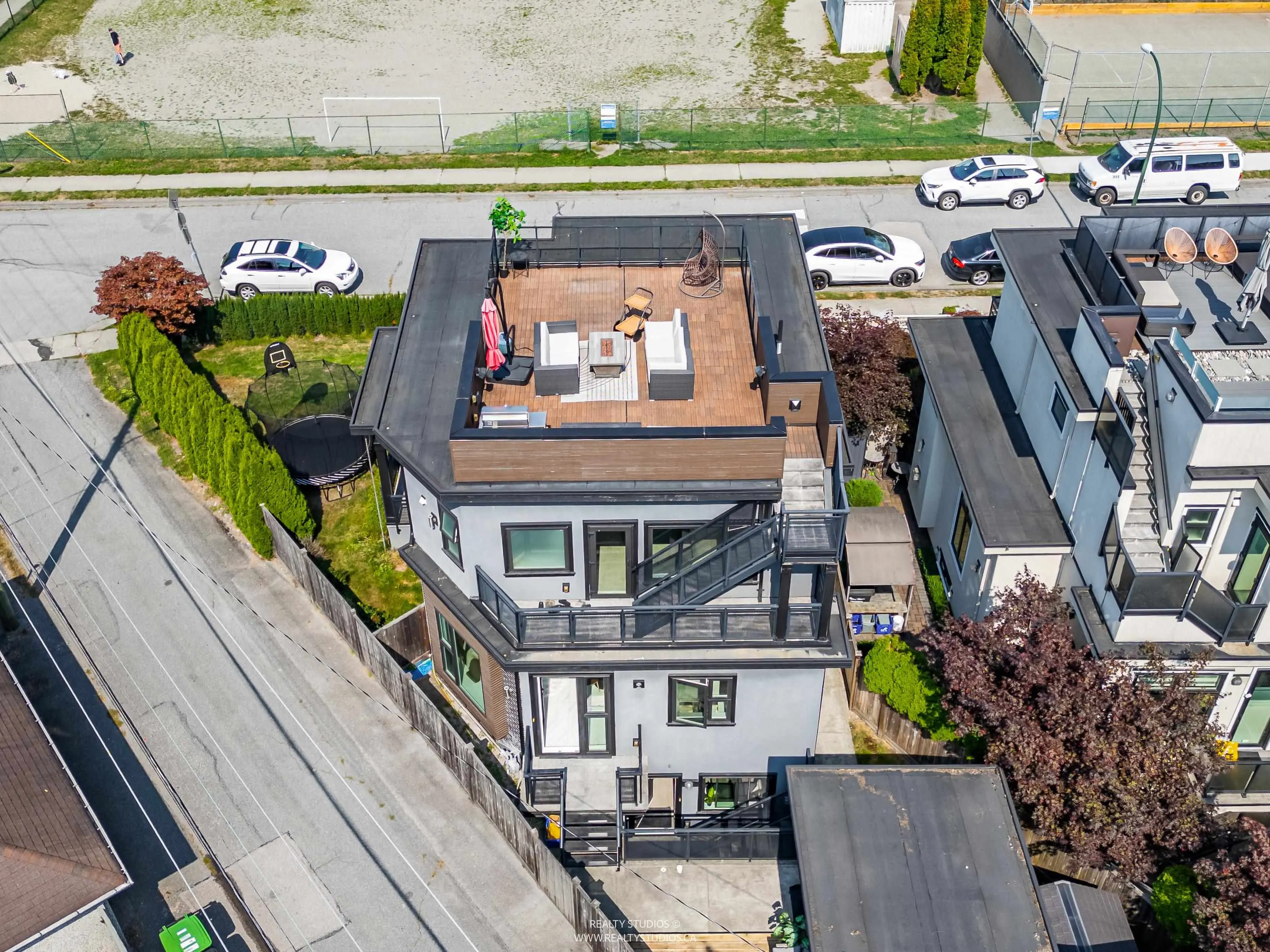 90 W 27th Avenue