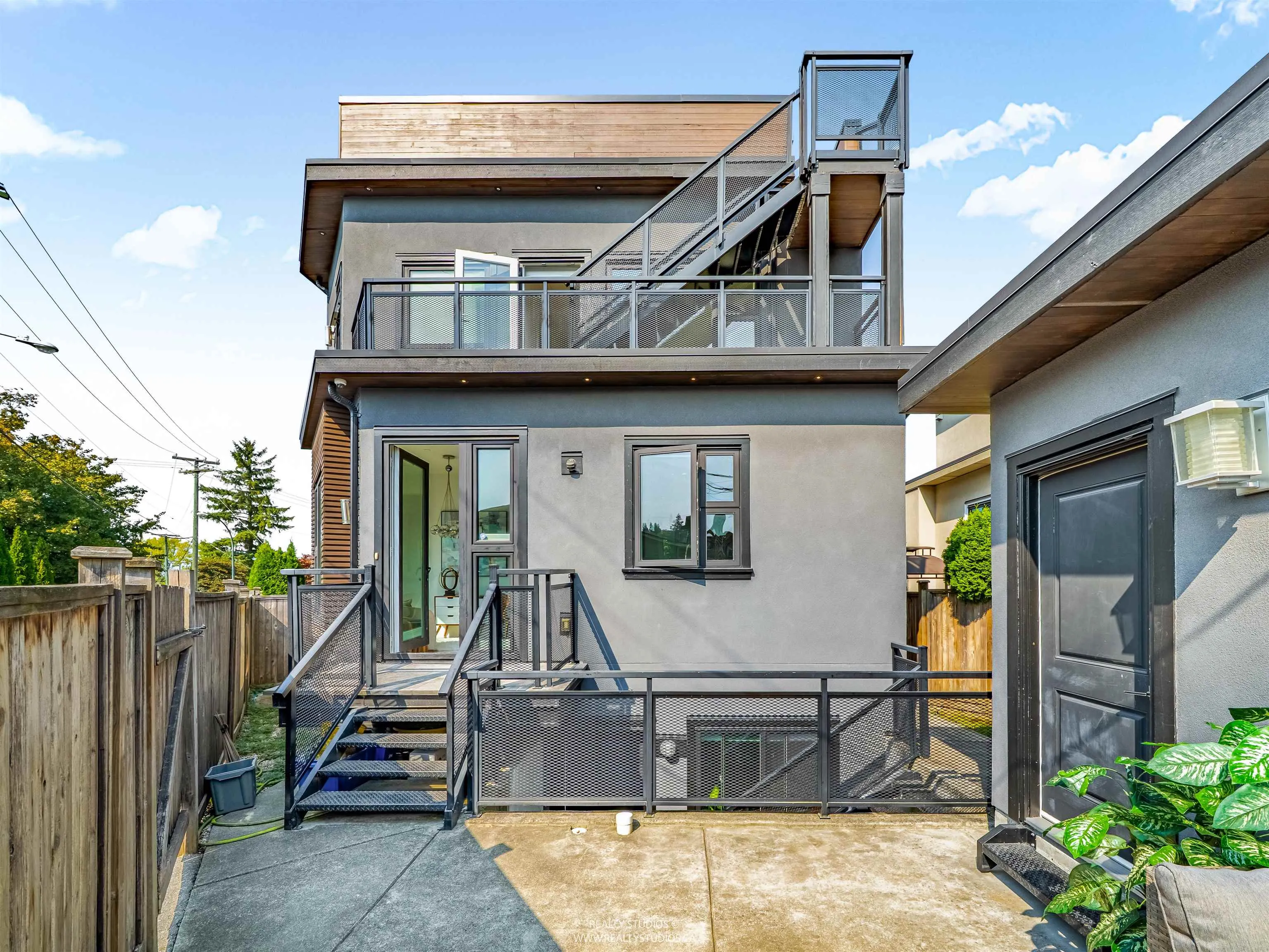90 W 27th Avenue