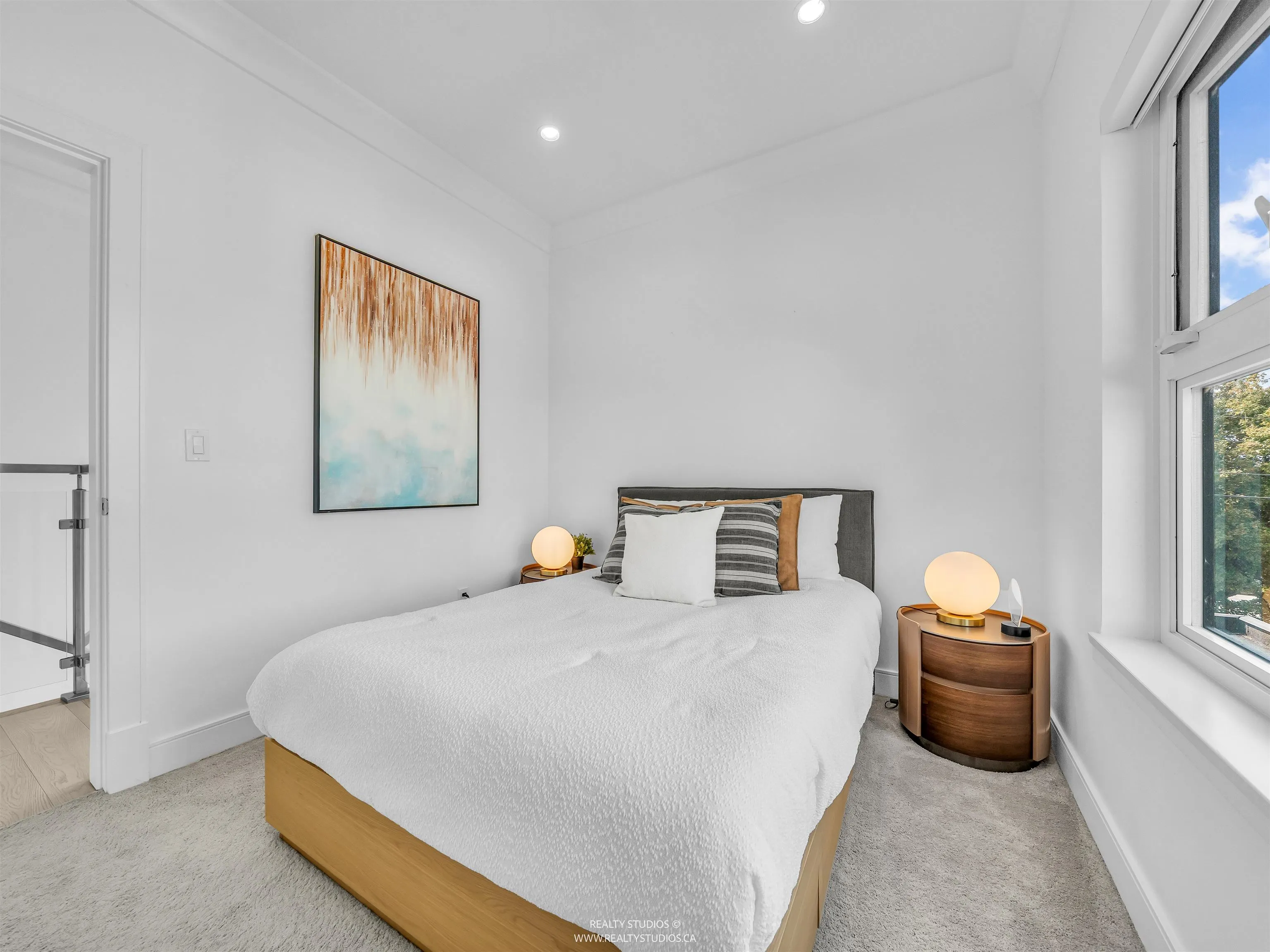90 W 27th Avenue