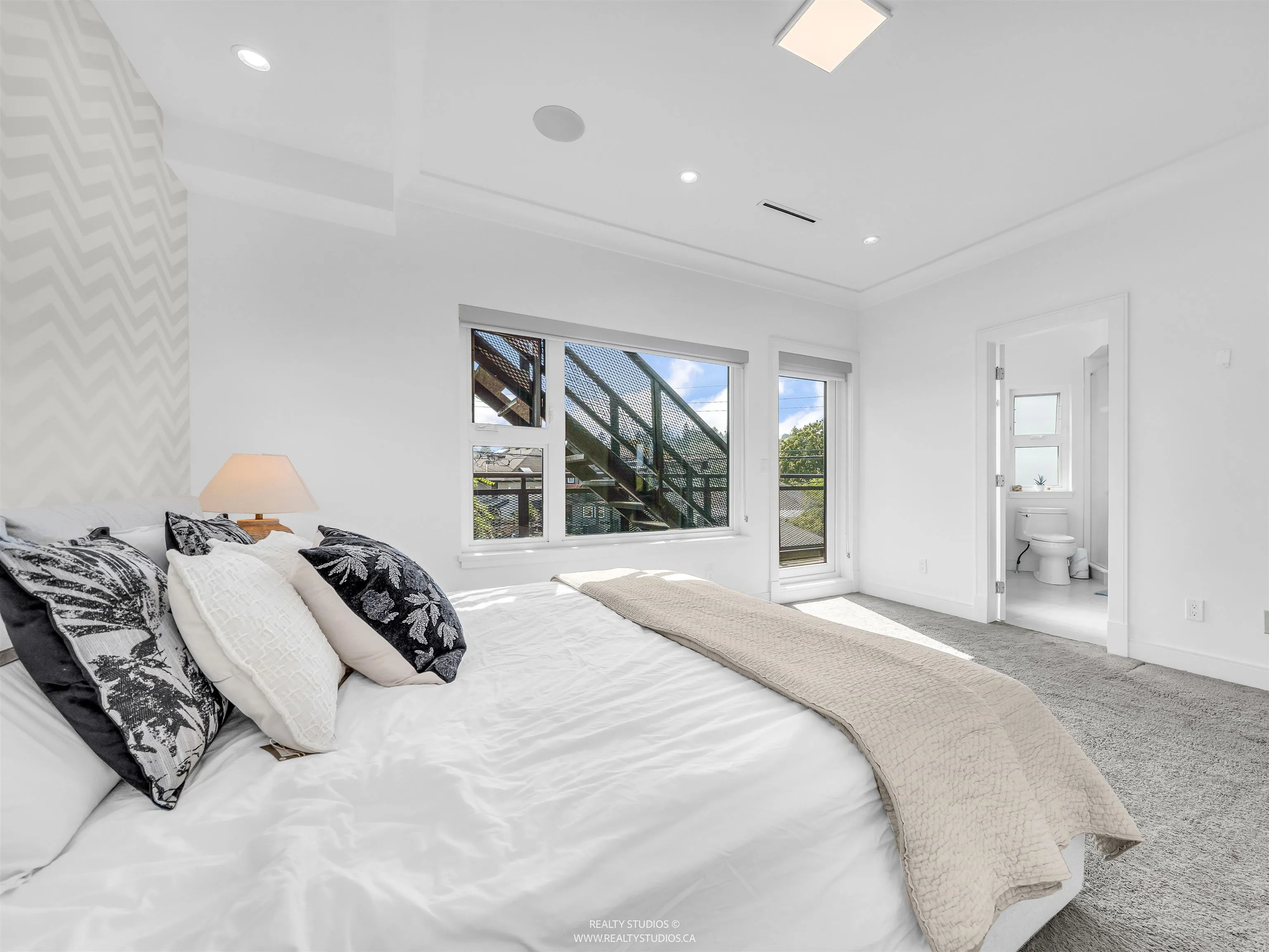 90 W 27th Avenue