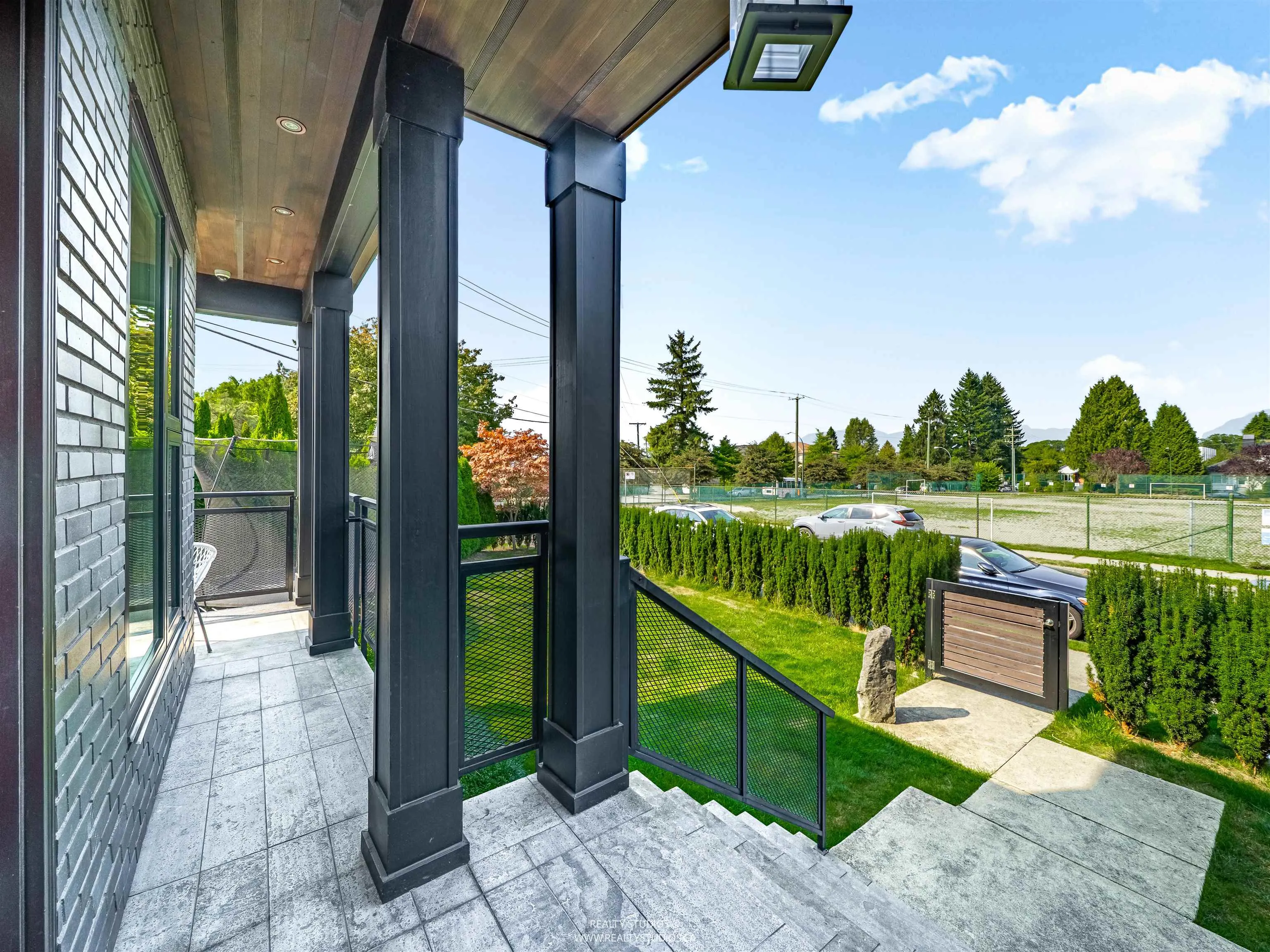 90 W 27th Avenue