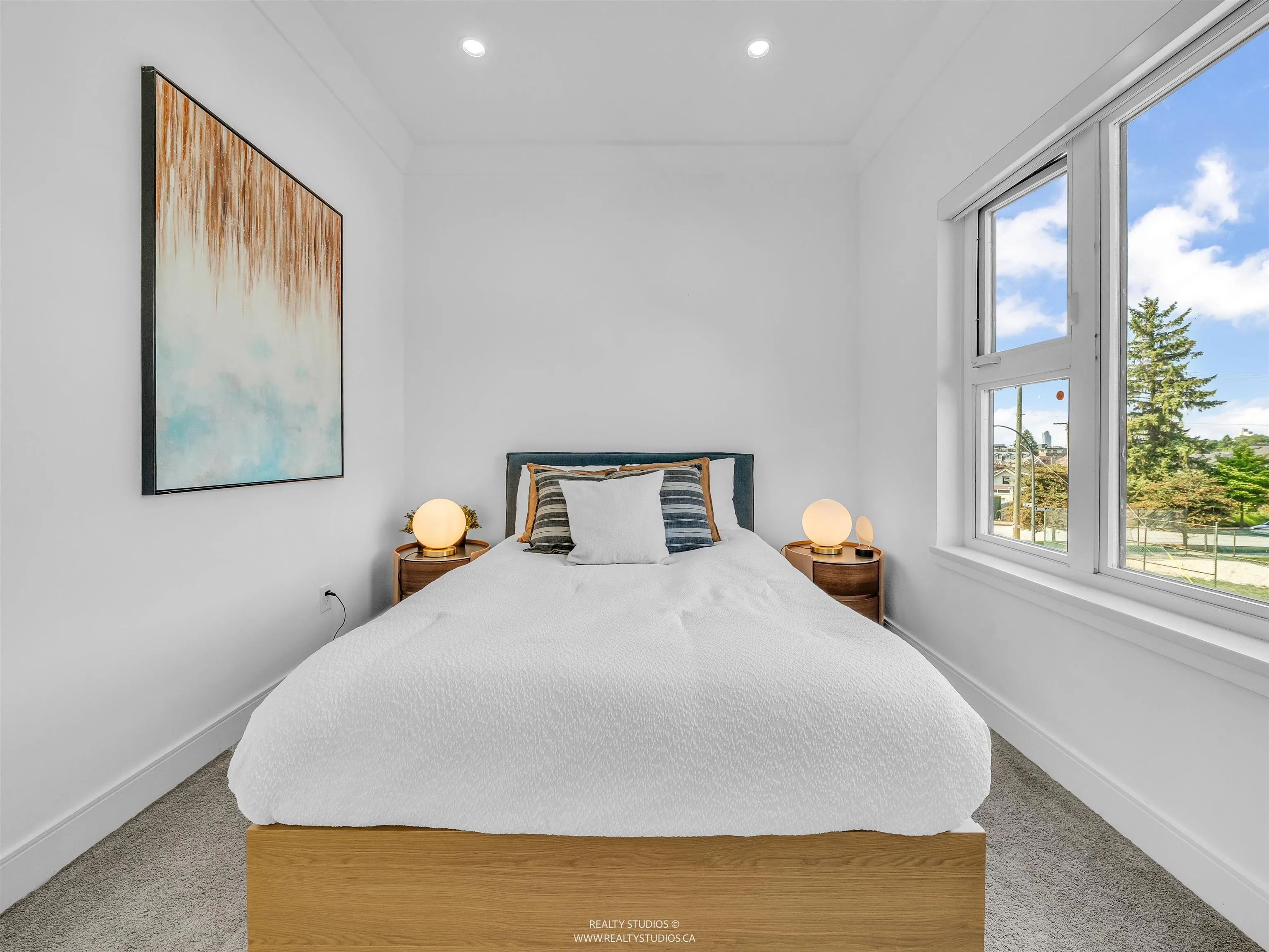 90 W 27th Avenue
