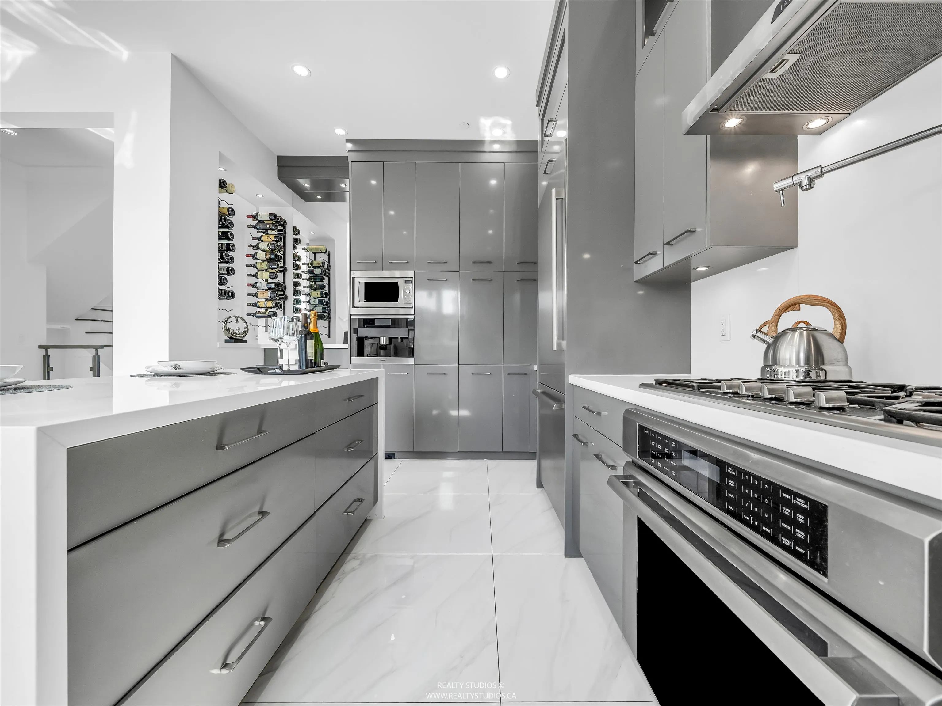 90 W 27th Avenue