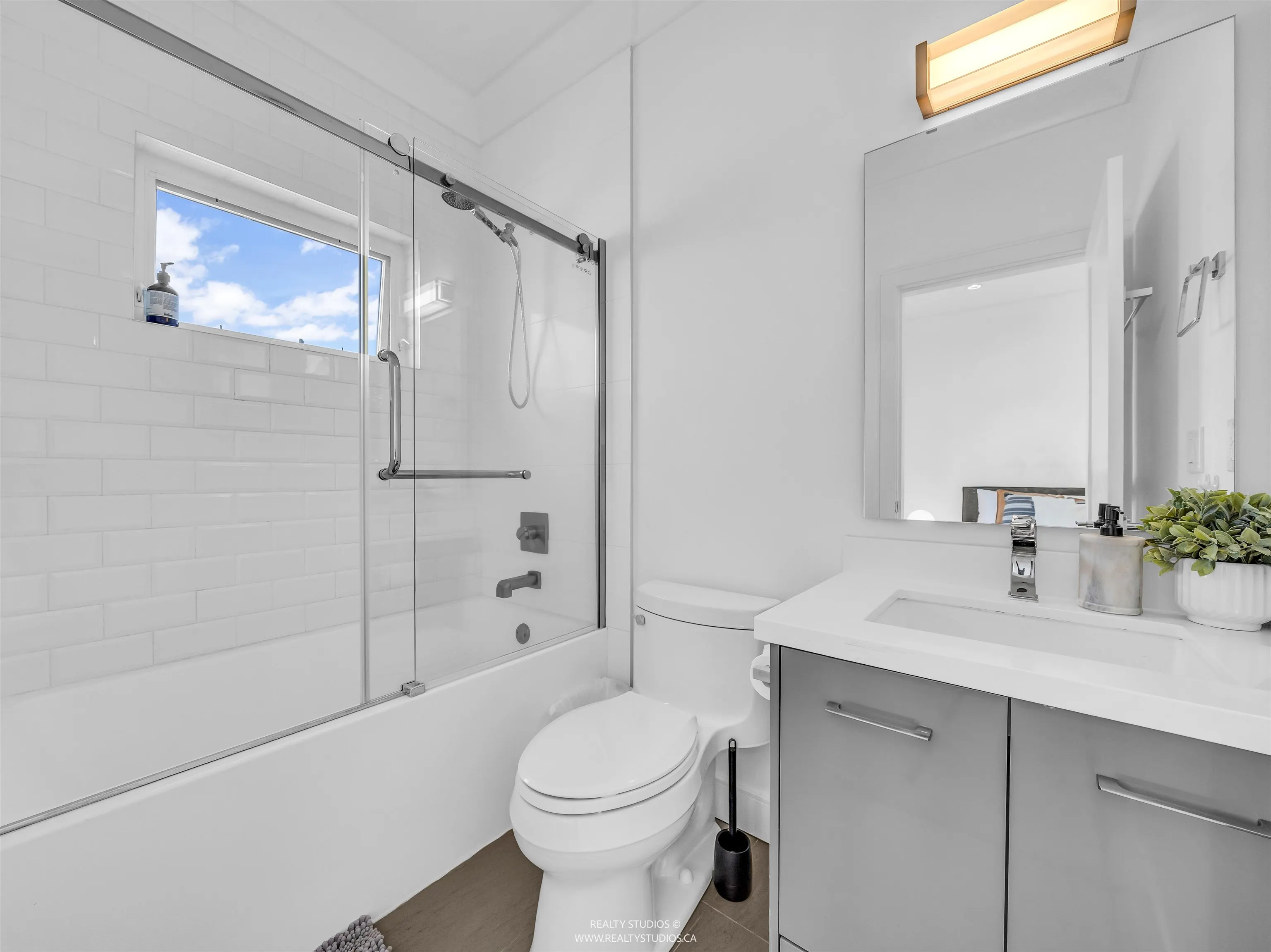 90 W 27th Avenue