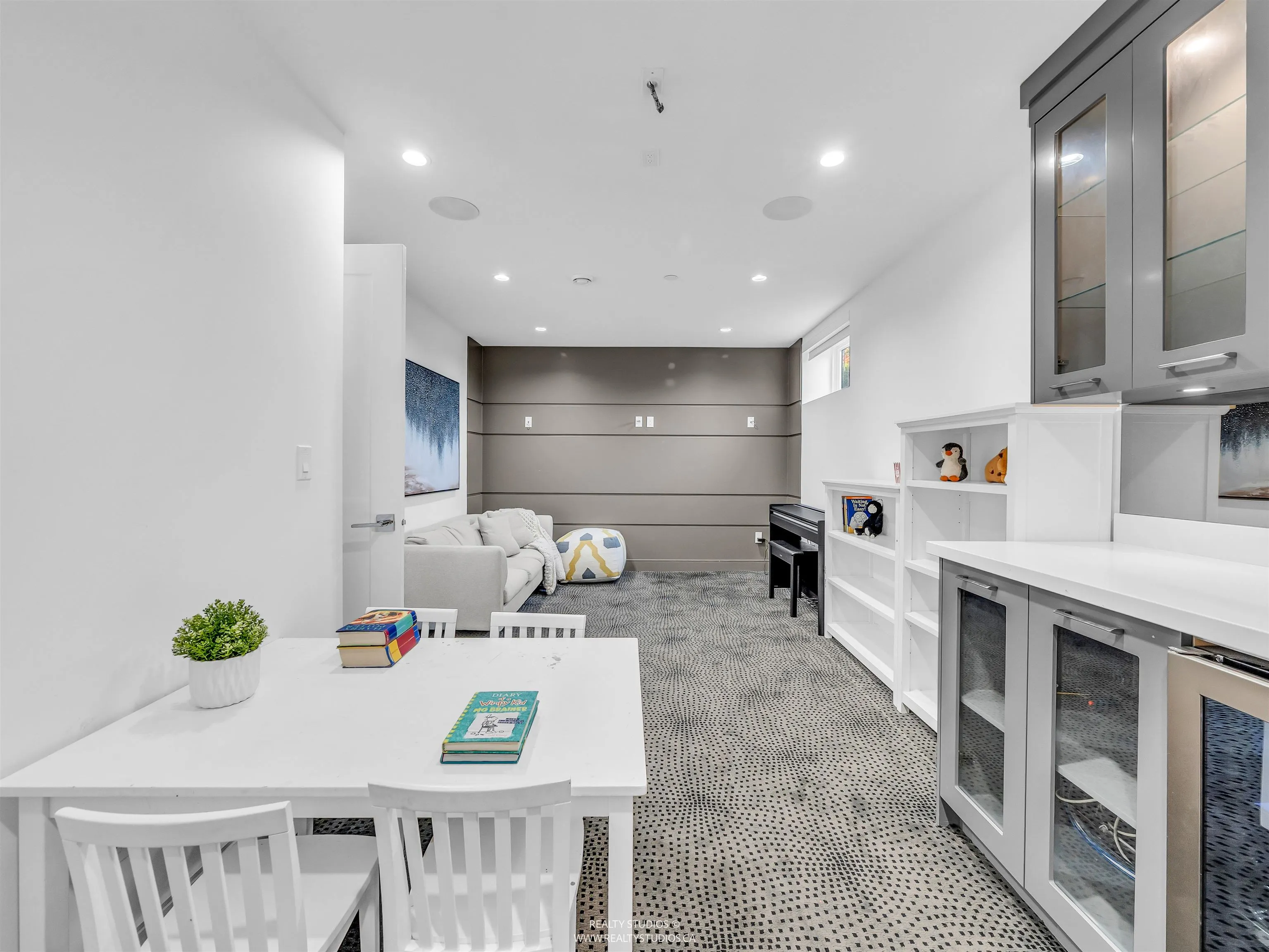 90 W 27th Avenue