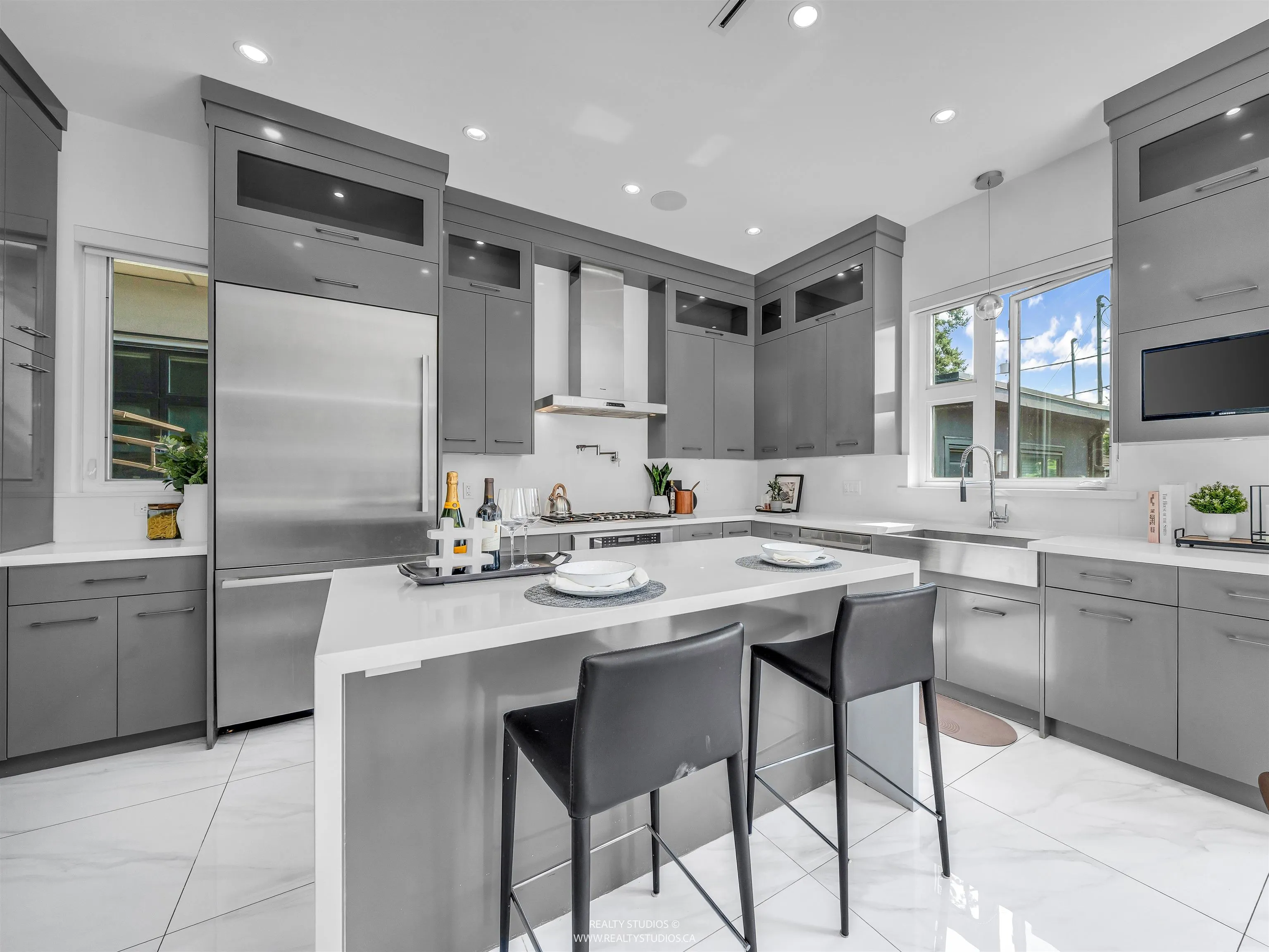 90 W 27th Avenue