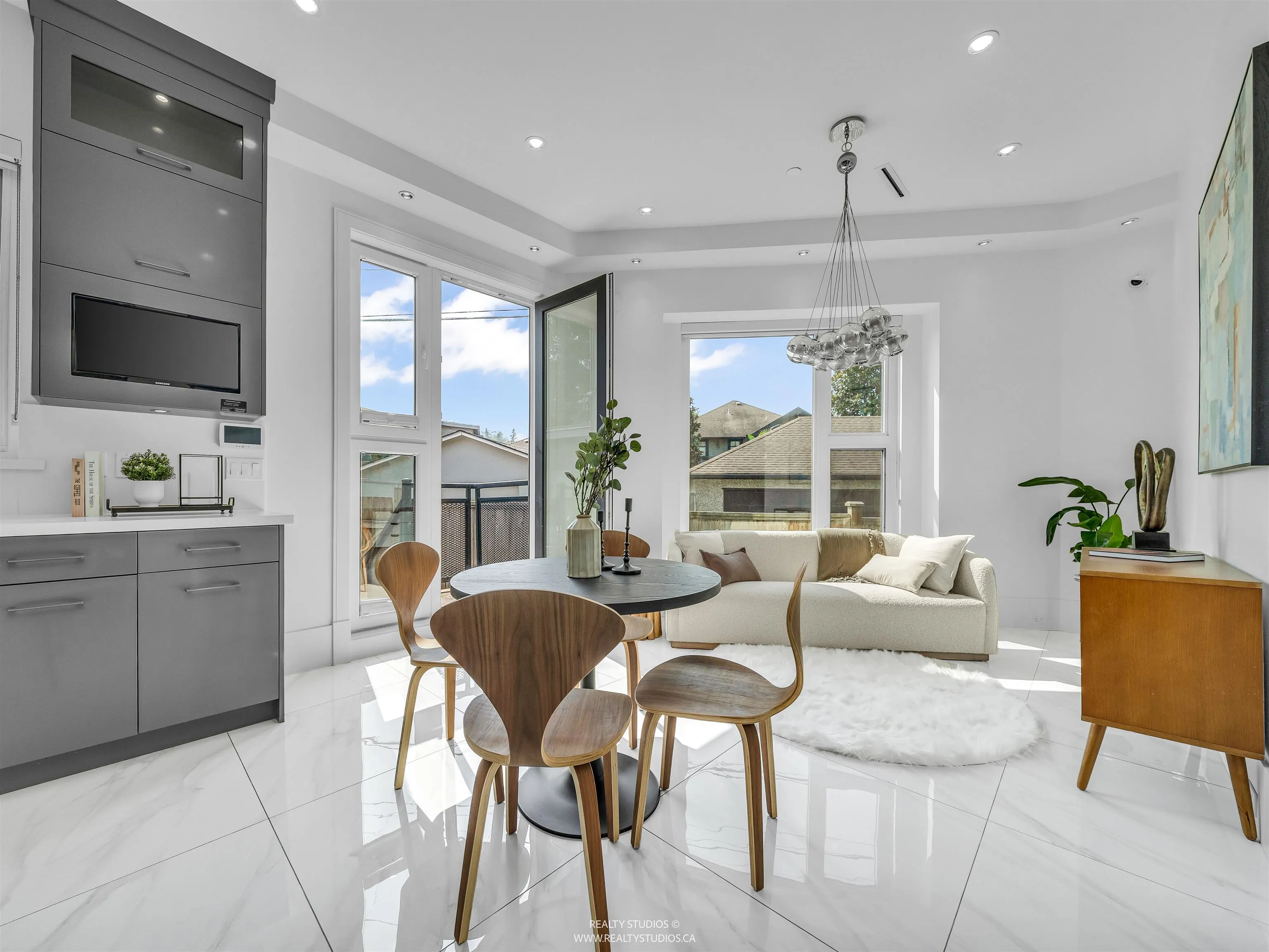 90 W 27th Avenue