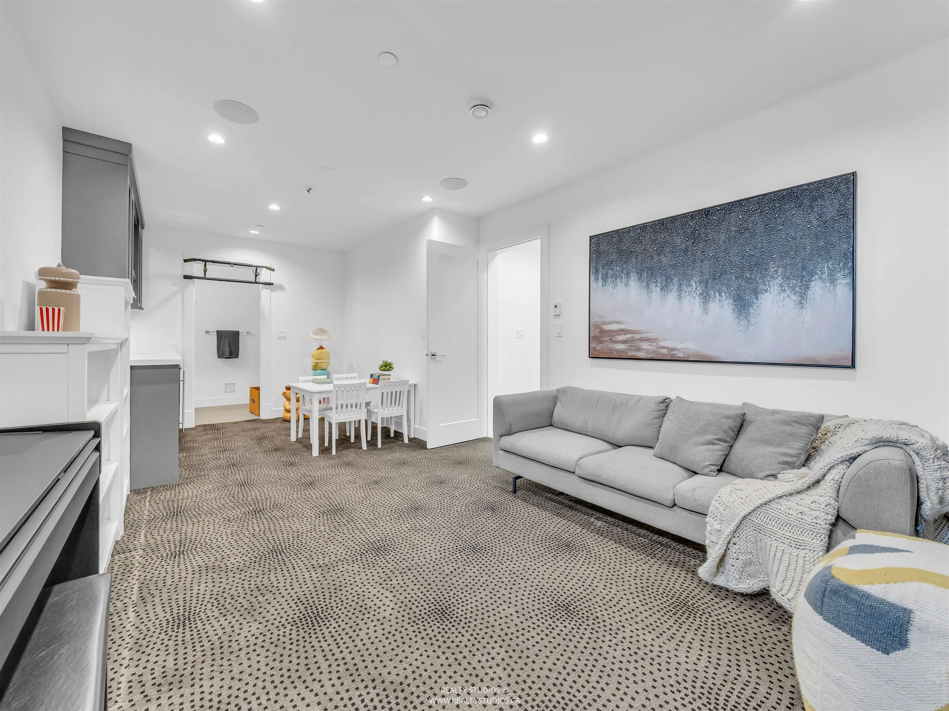 90 W 27th Avenue